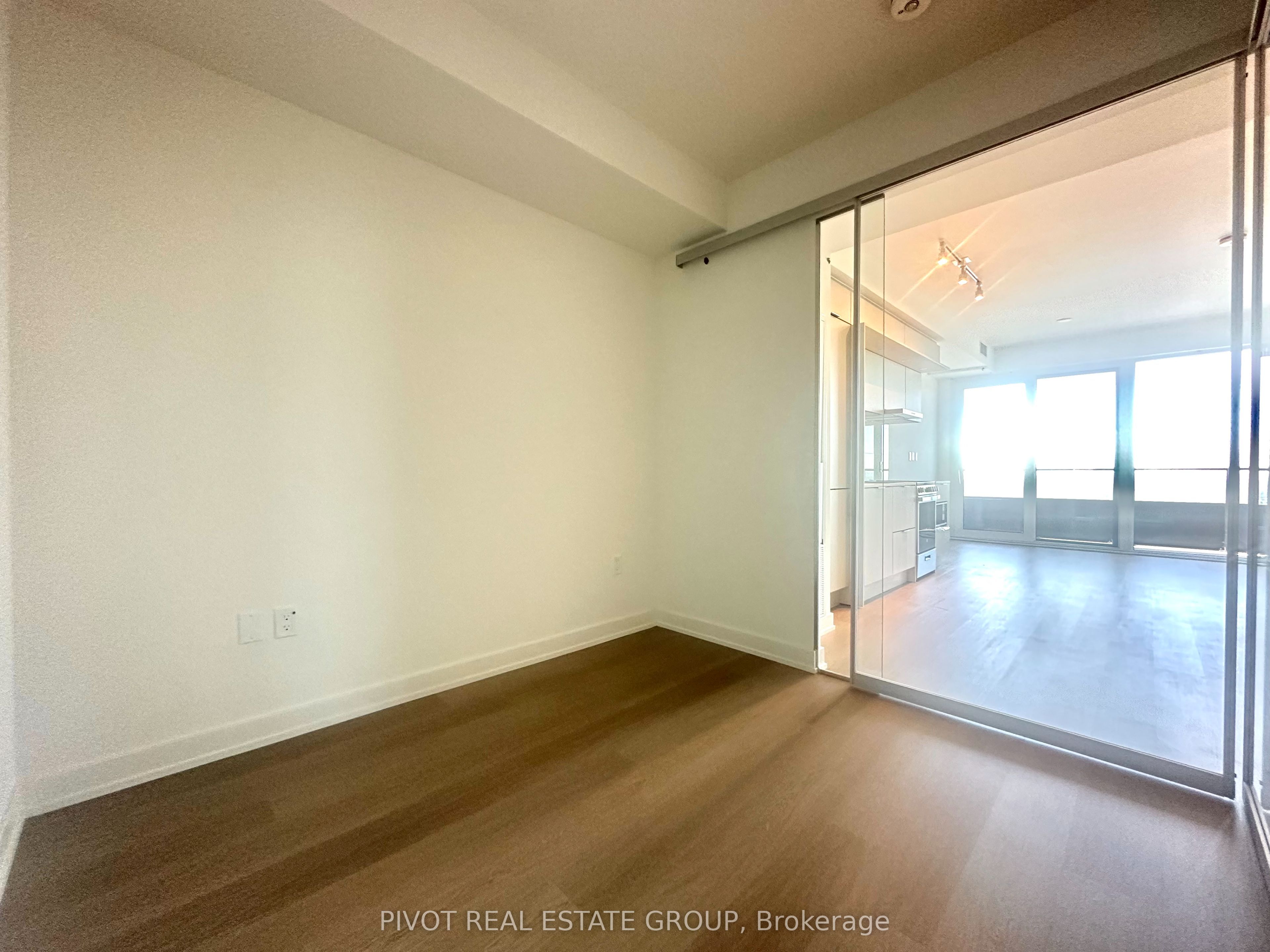 448 Burnhamthorpe Road W, Mississauga, ON L5B 0R4 photo 4