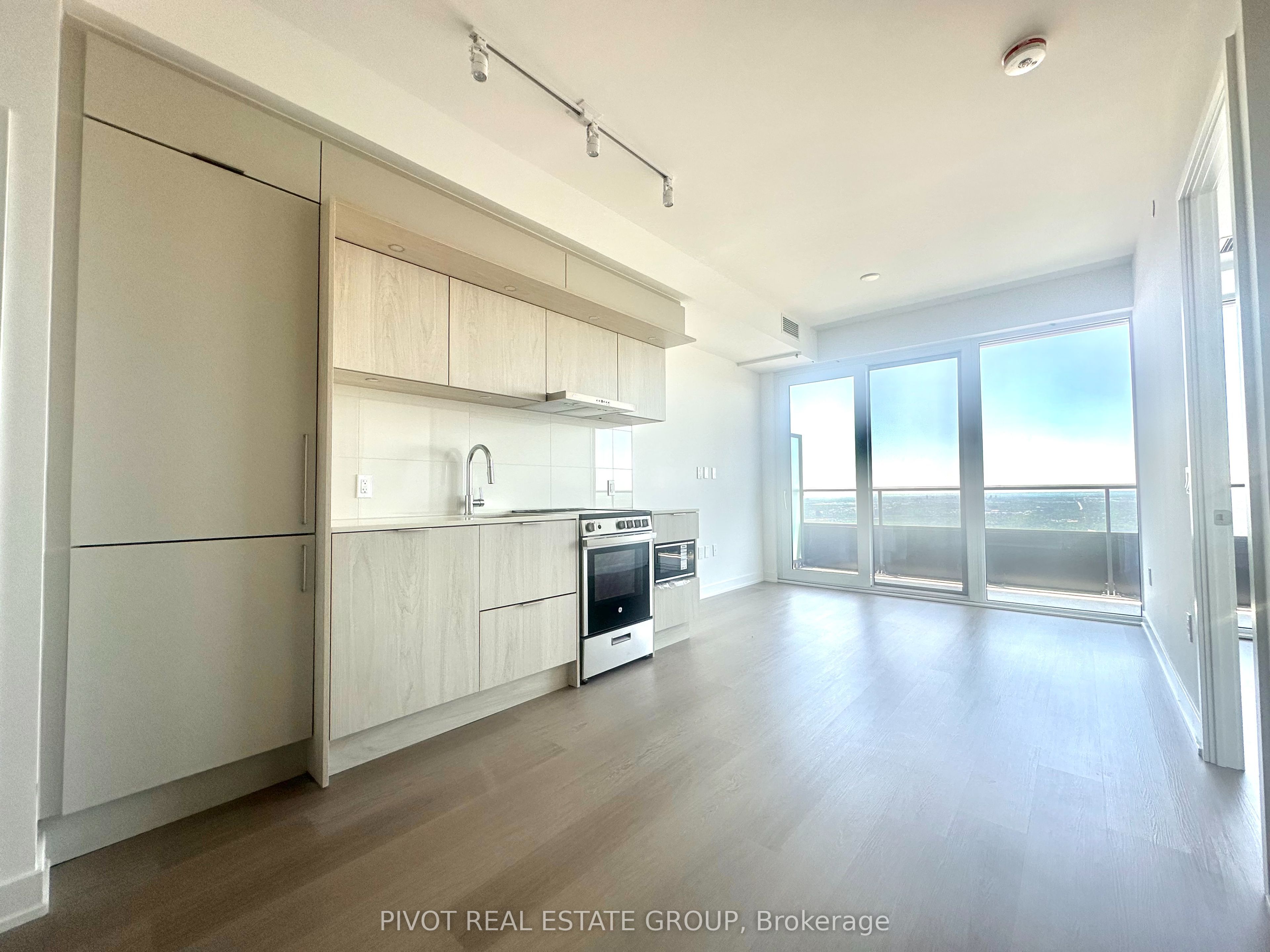 448 Burnhamthorpe Road W, Mississauga, ON L5B 0R4 photo 5