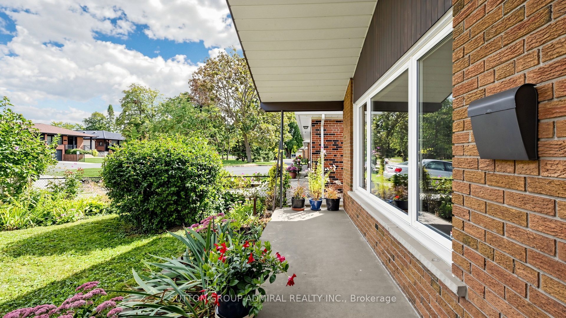 27 Warlingham Court, Toronto, ON M9C 3K2 photo 4