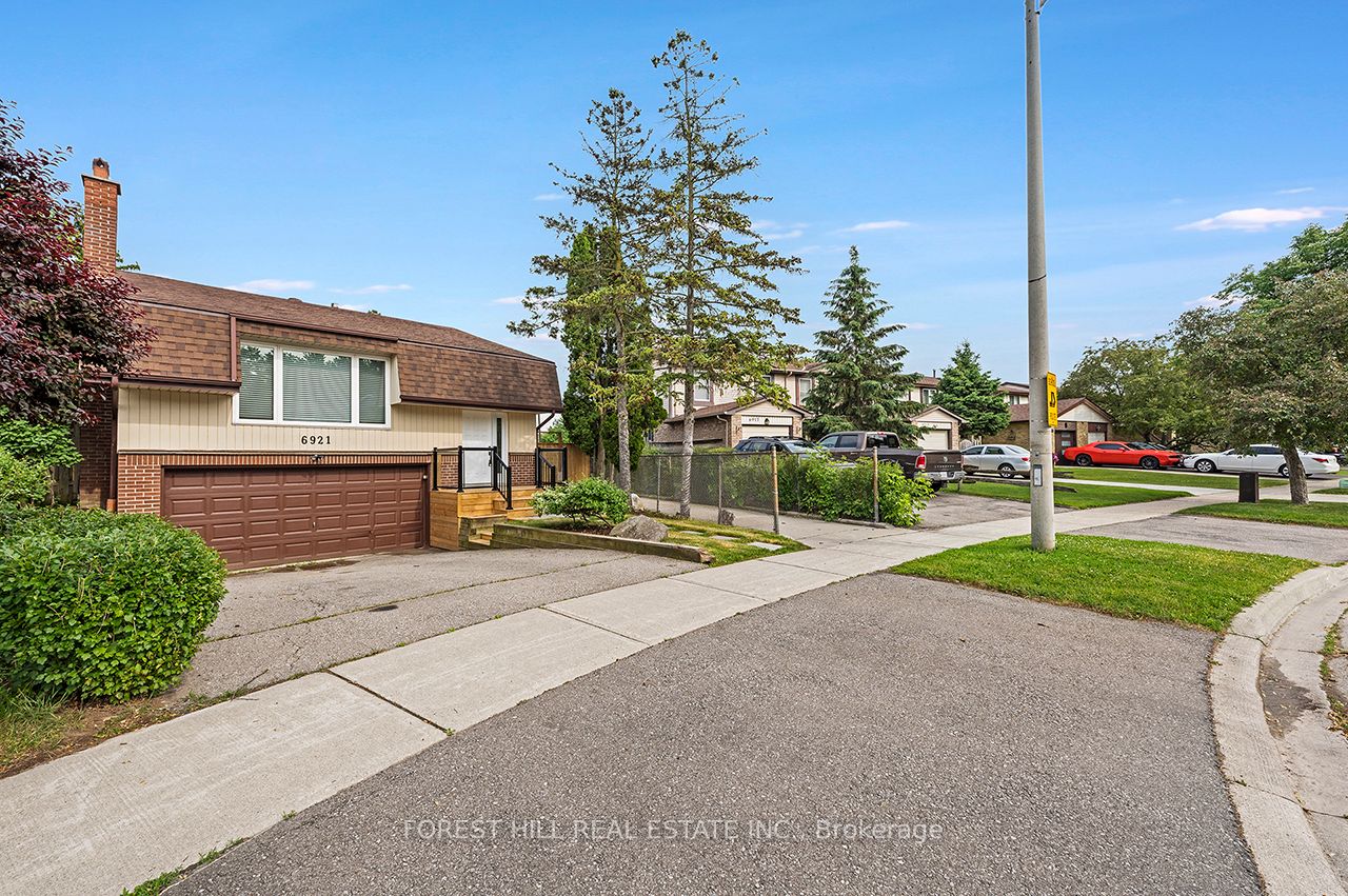 6921 Avila Road, Mississauga, ON L5N 1R9 photo 2