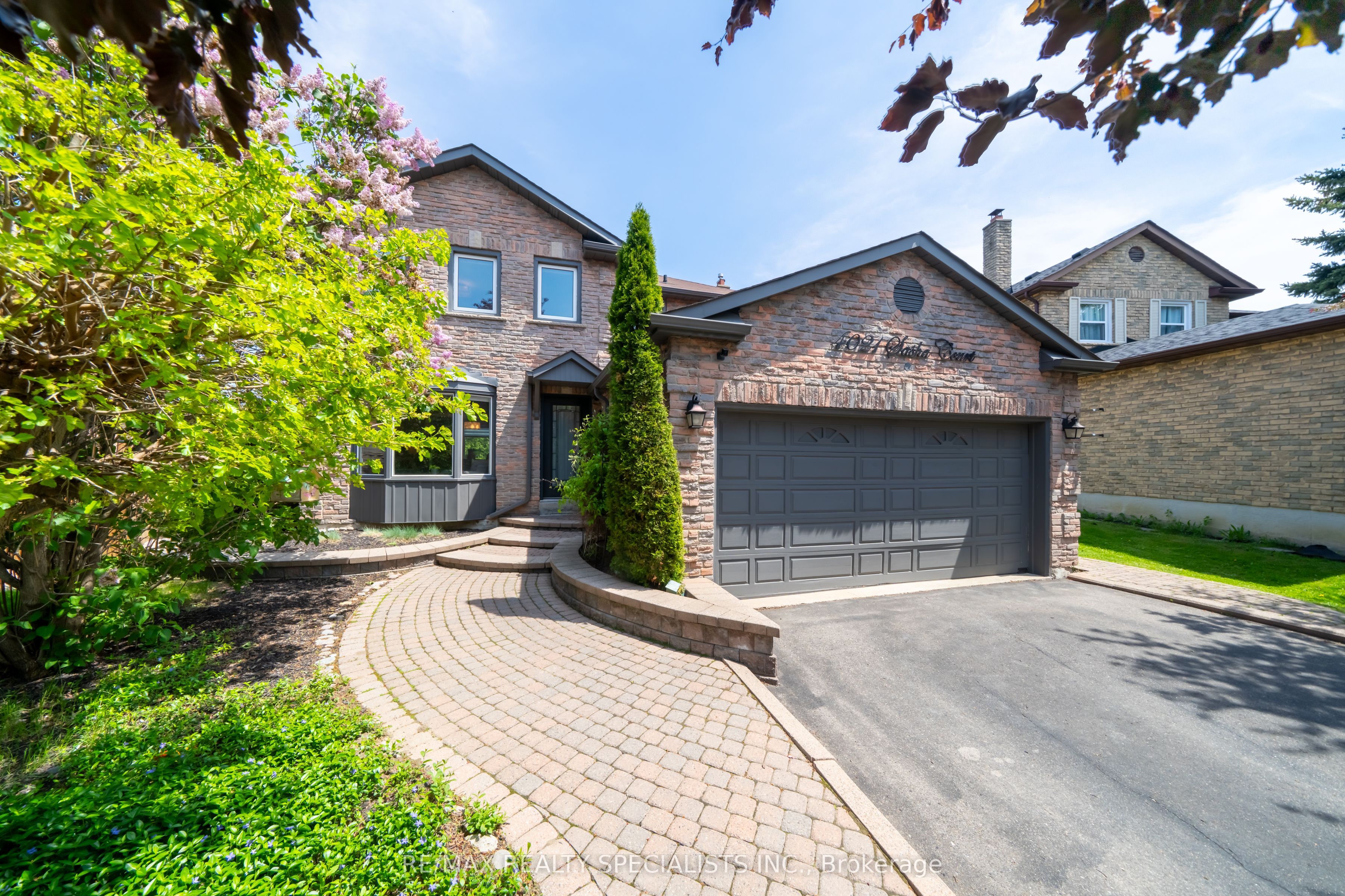 4021 Sasha Court, Mississauga, ON L4W 3K9 photo 2