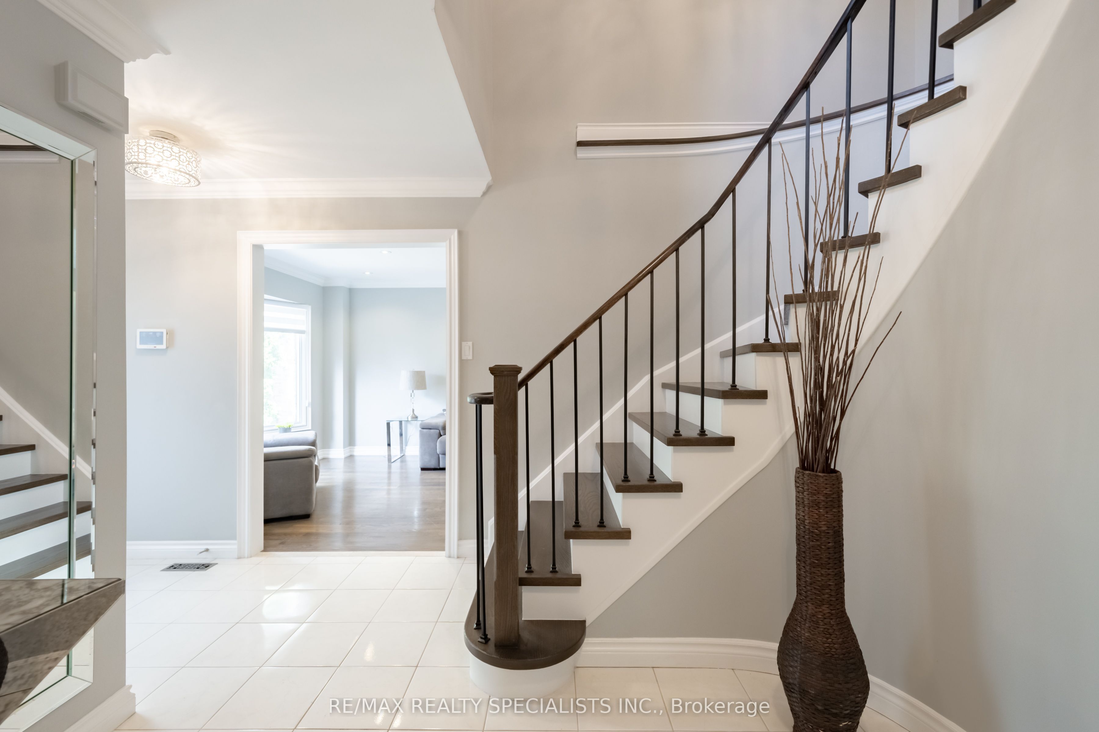 4021 Sasha Court, Mississauga, ON L4W 3K9 photo 4