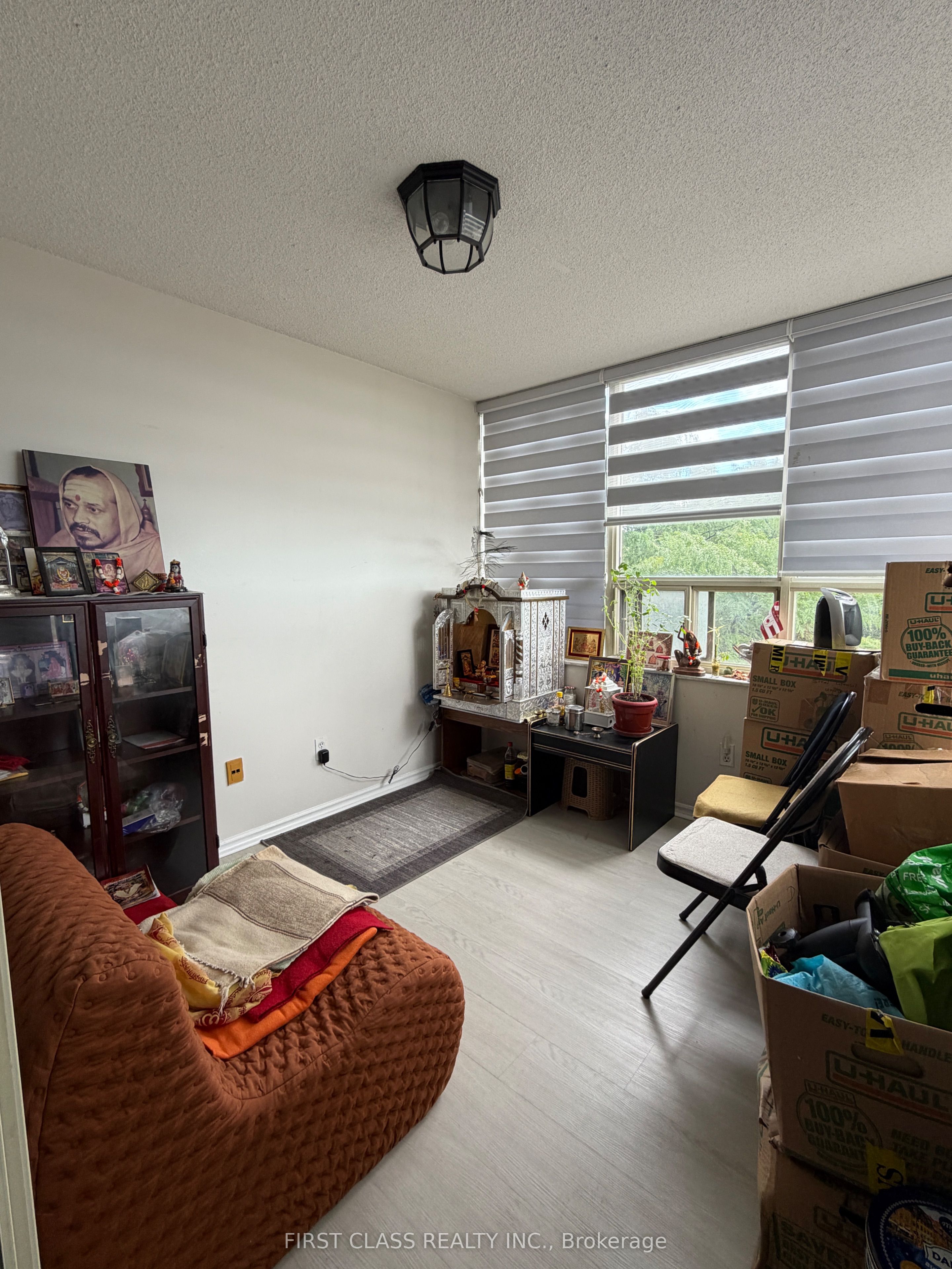 30 Malta Avenue 402, Brampton, ON L6Y 4S5