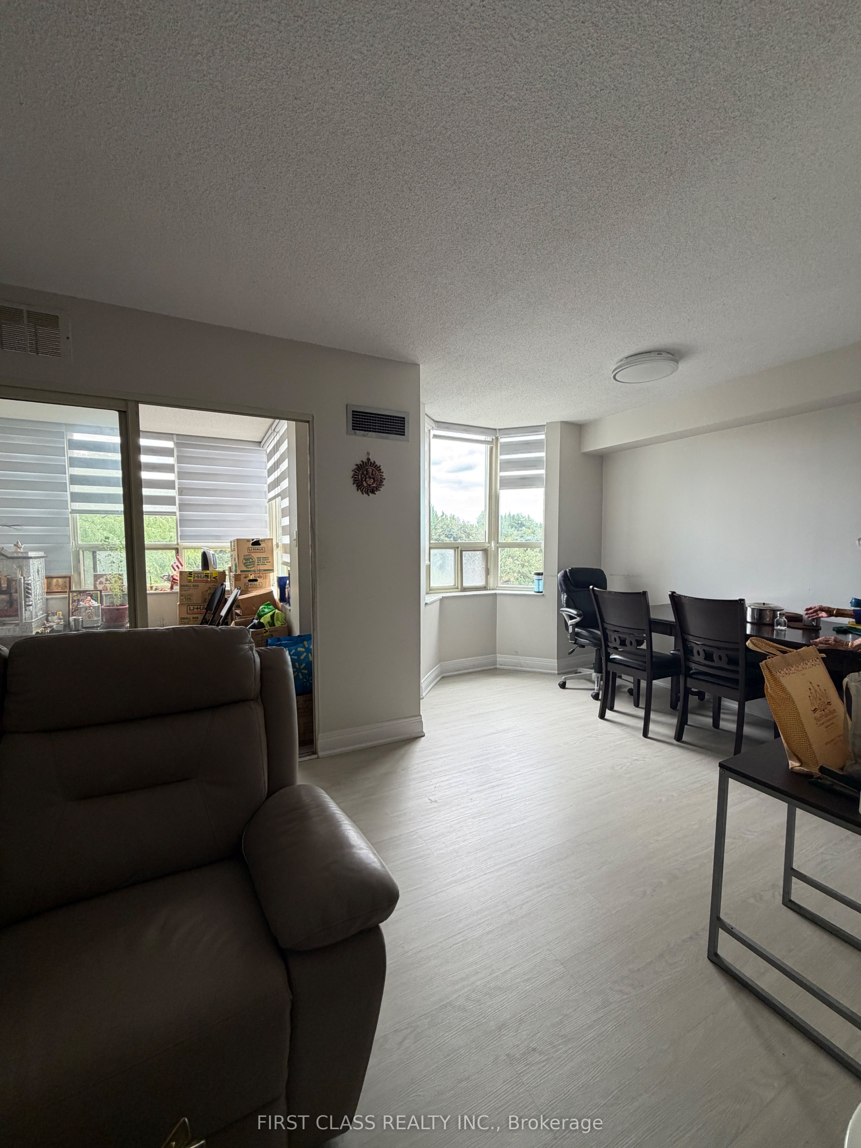30 Malta Avenue 402, Brampton, ON L6Y 4S5 photo 4