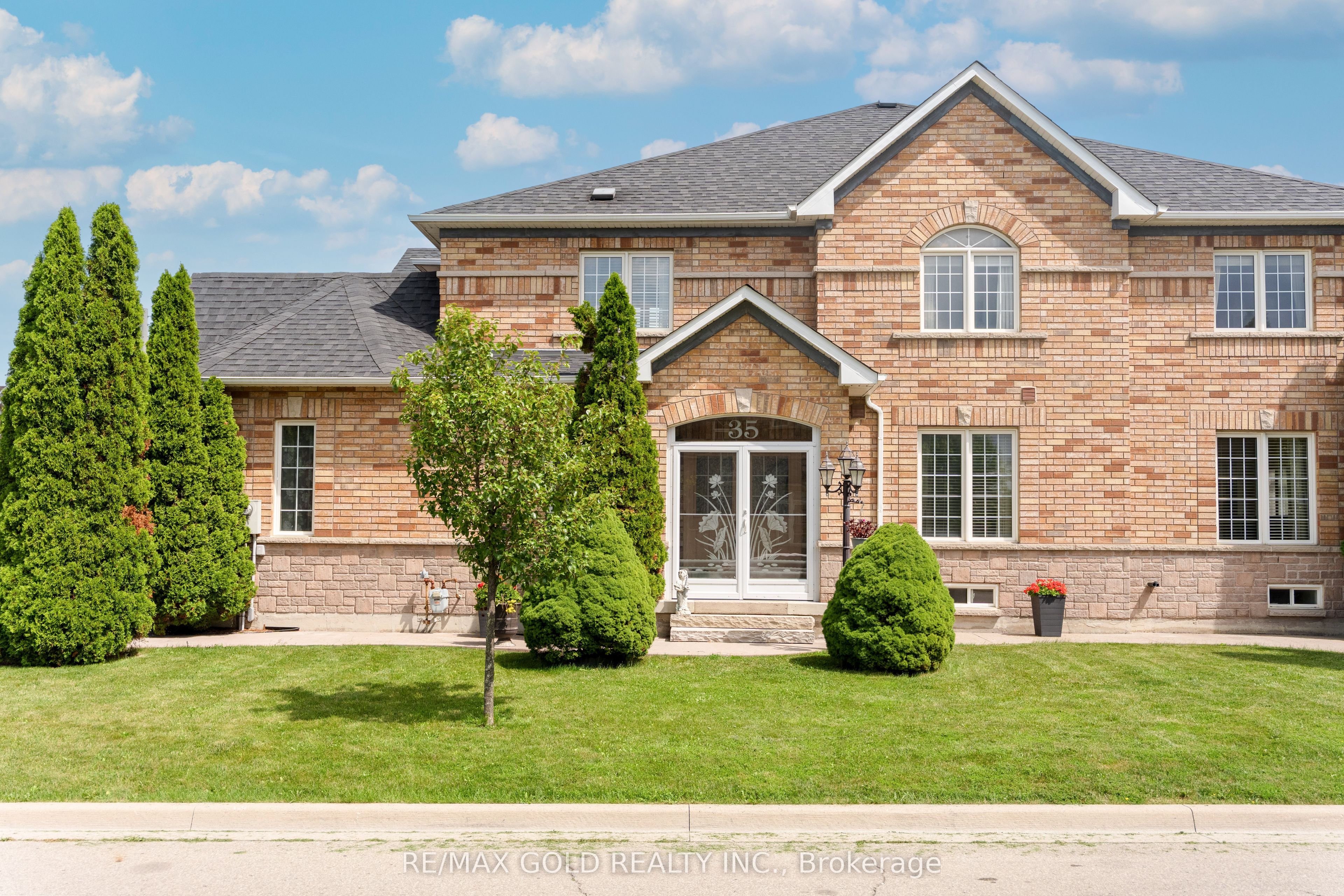 35 Goreridge Crescent, Brampton, ON L6P 1P2