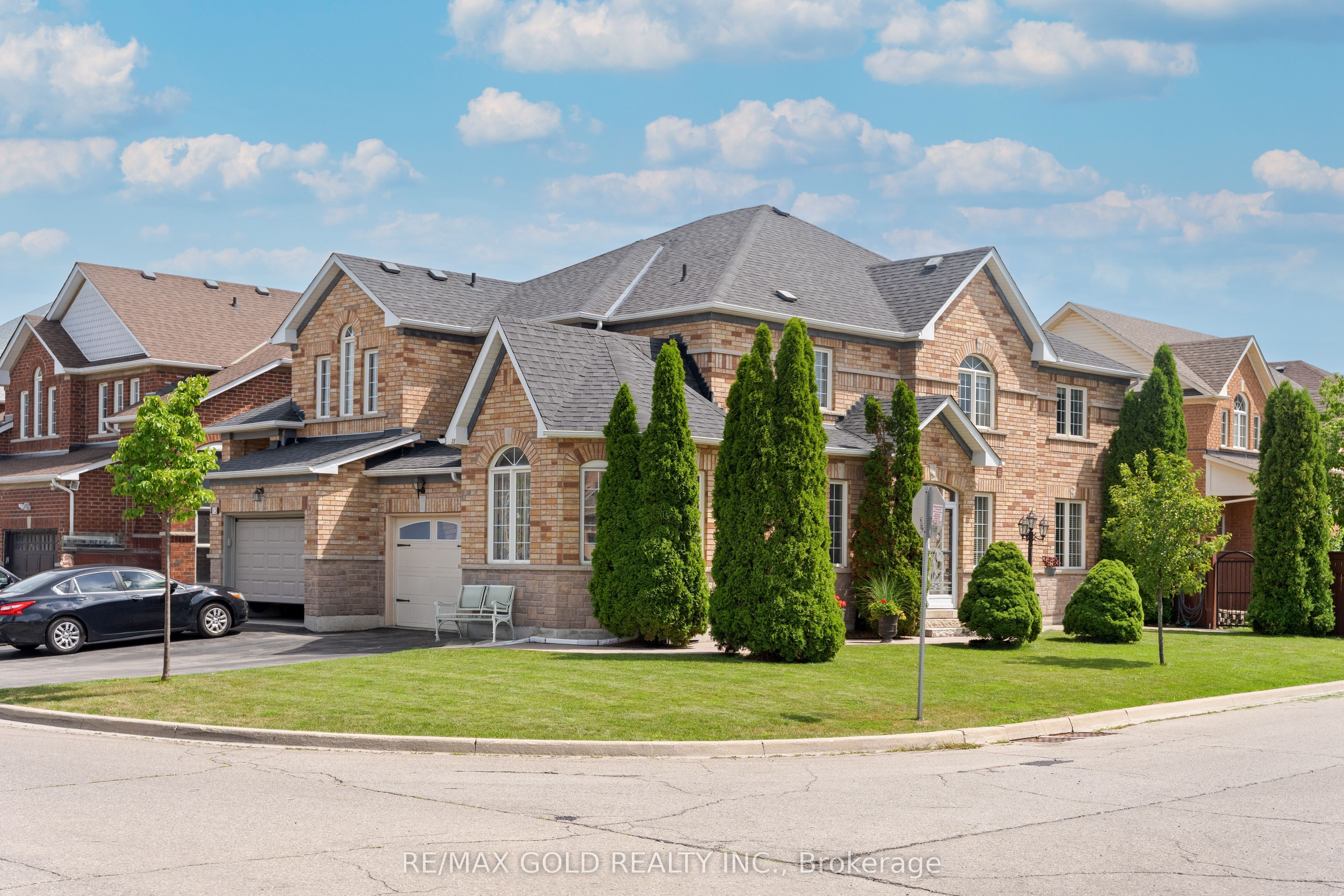 35 Goreridge Crescent, Brampton, ON L6P 1P2 photo 2