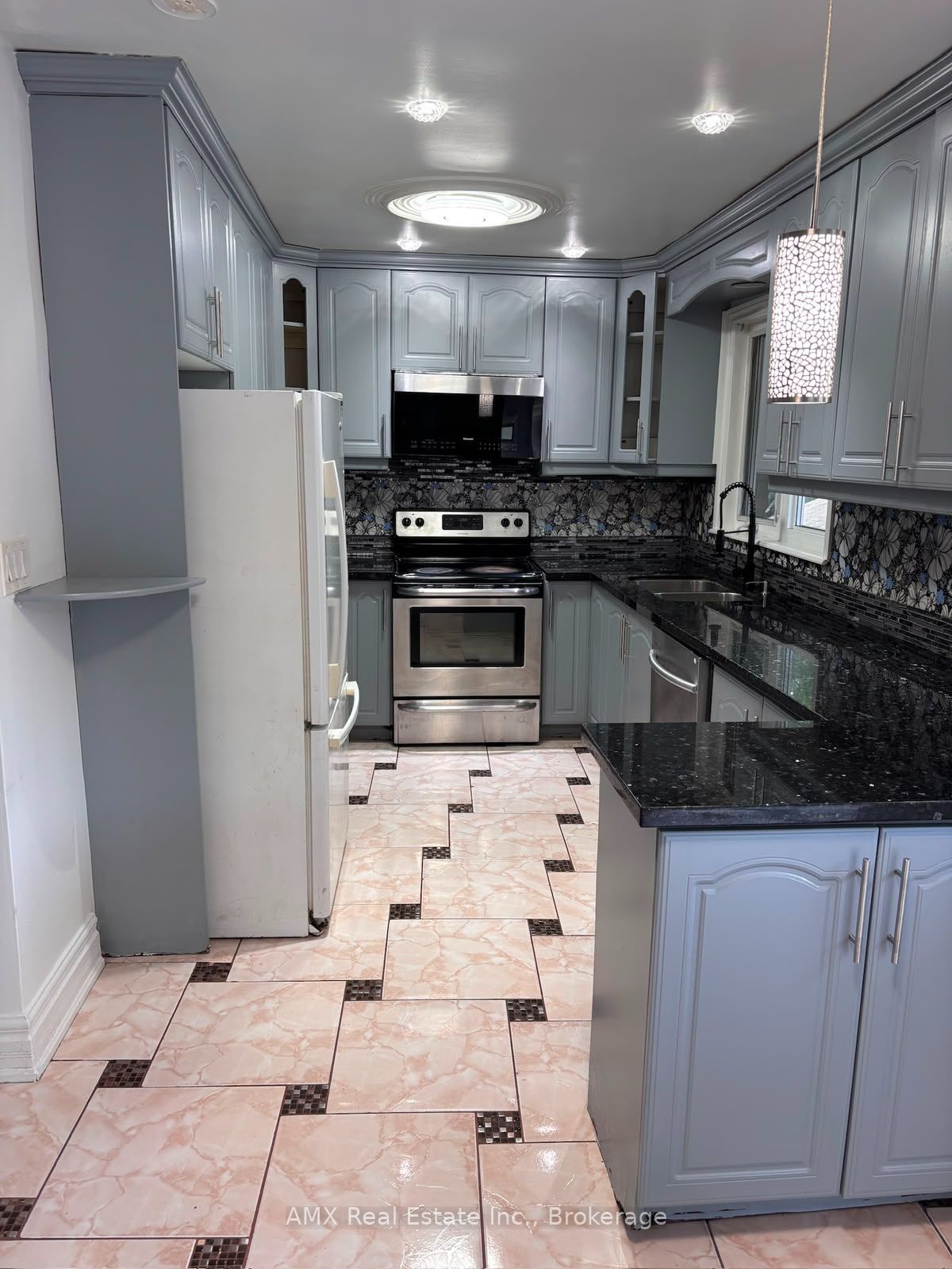 14 Camperdown Avenue, Toronto, ON M9R 3T4 photo 2