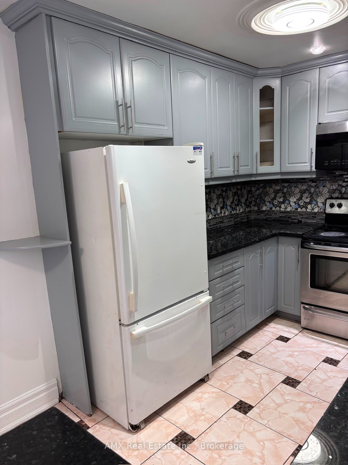 14 Camperdown Avenue, Toronto, ON M9R 3T4 photo 3