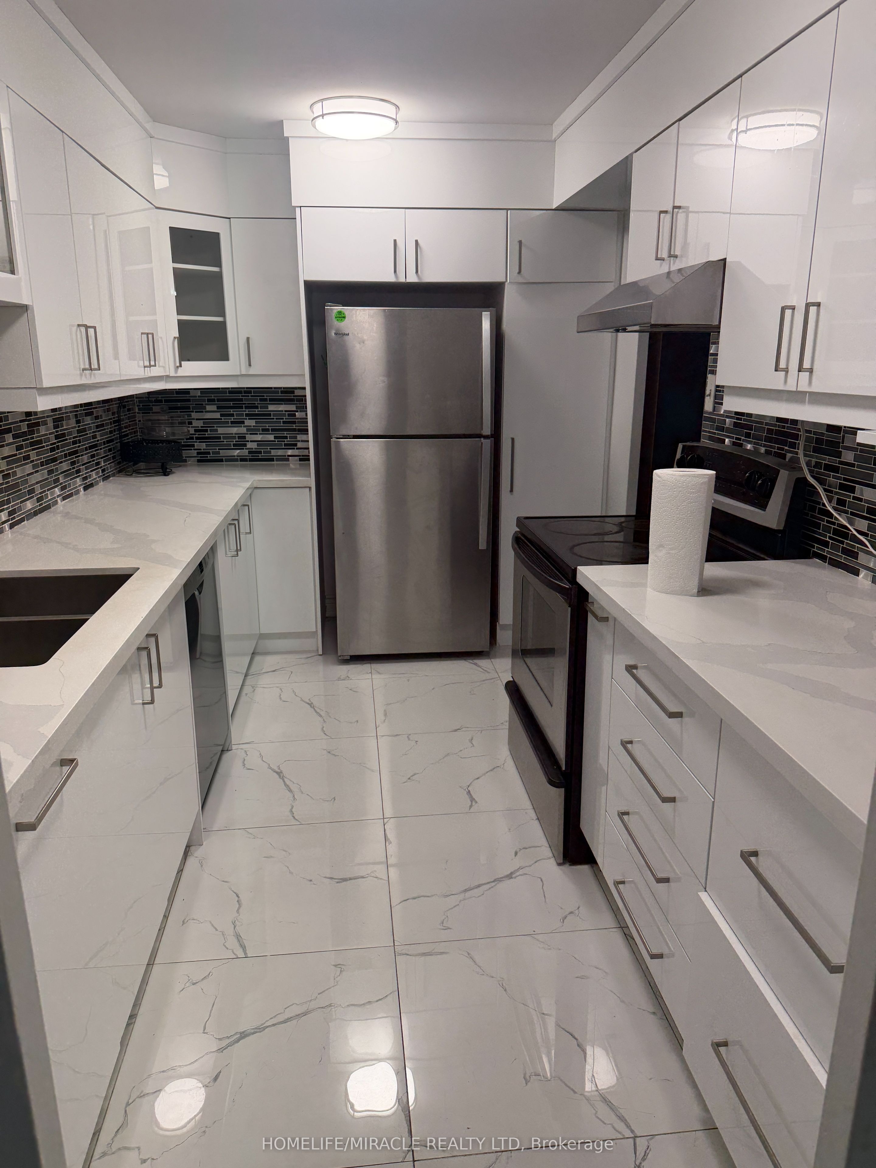 2835 Islington Avenue 411, Toronto, ON M9L 2K2