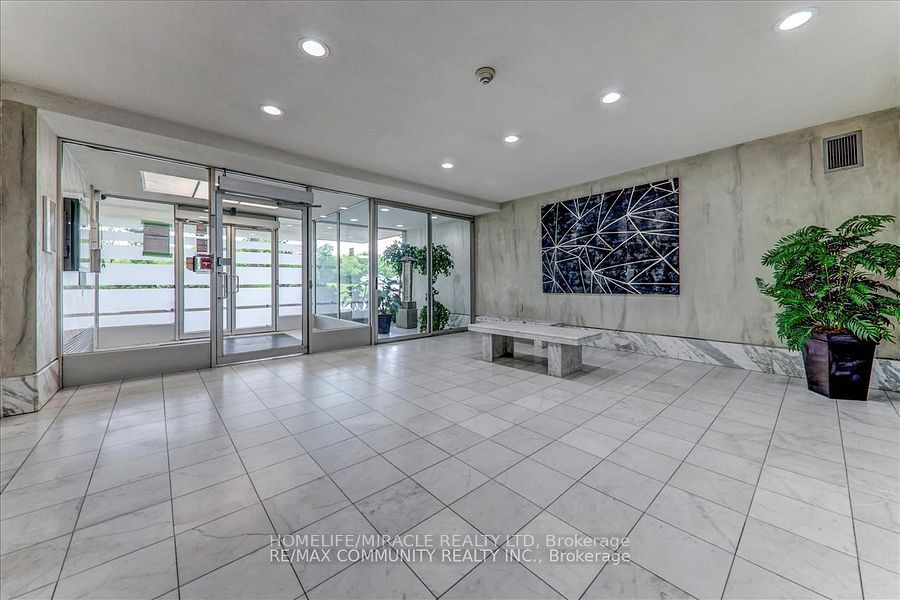 2835 Islington Avenue 411, Toronto, ON M9L 2K2 photo 4