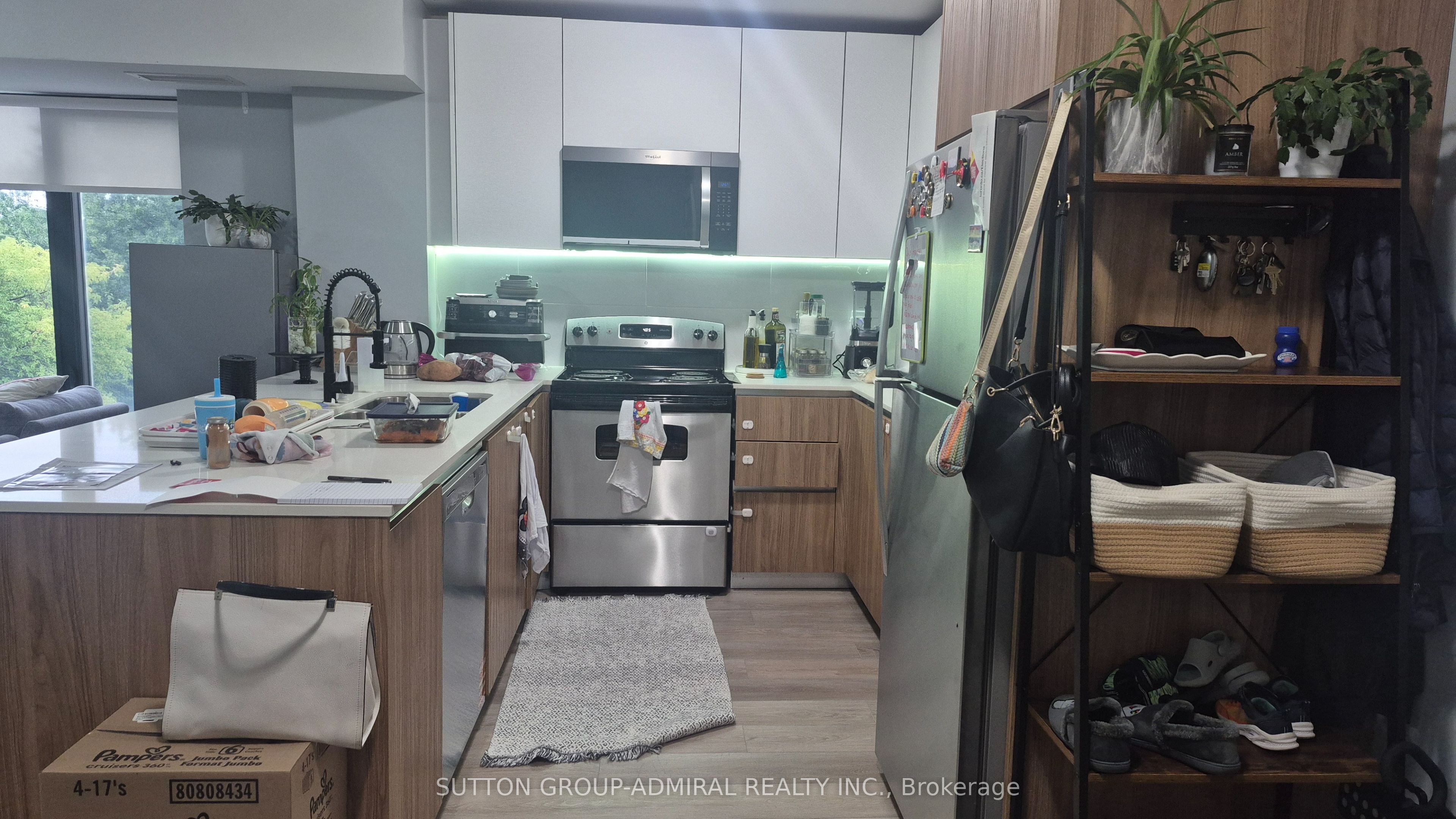 293 Viewmount Avenue 302, Toronto, ON M6B 3H8