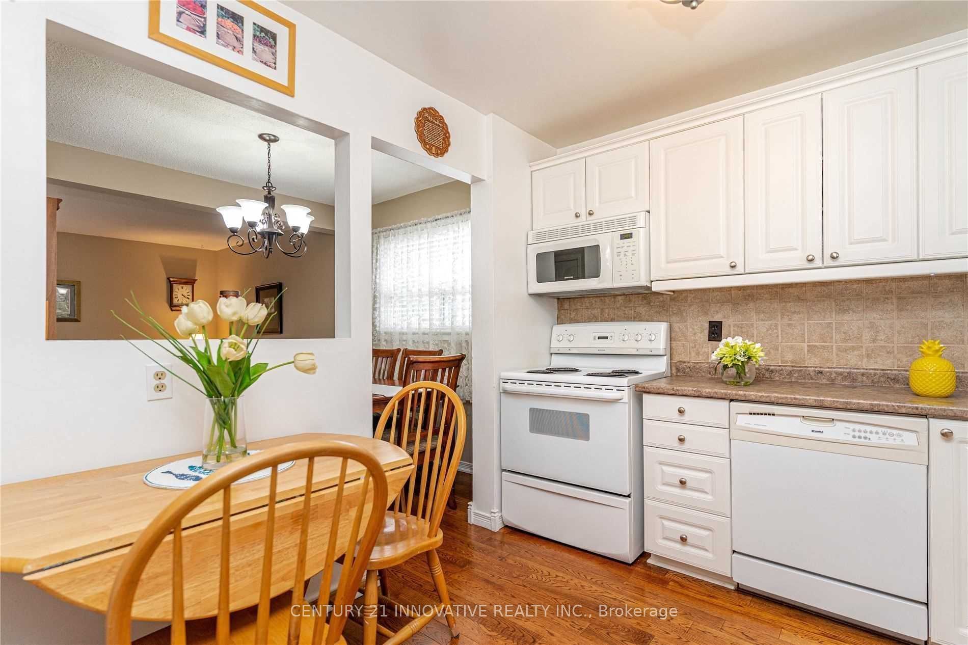 25 Gladstone Square, Brampton, ON L6S 2H5 photo 2