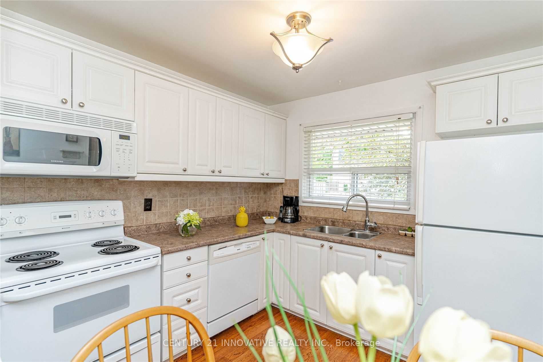 25 Gladstone Square, Brampton, ON L6S 2H5 photo 3