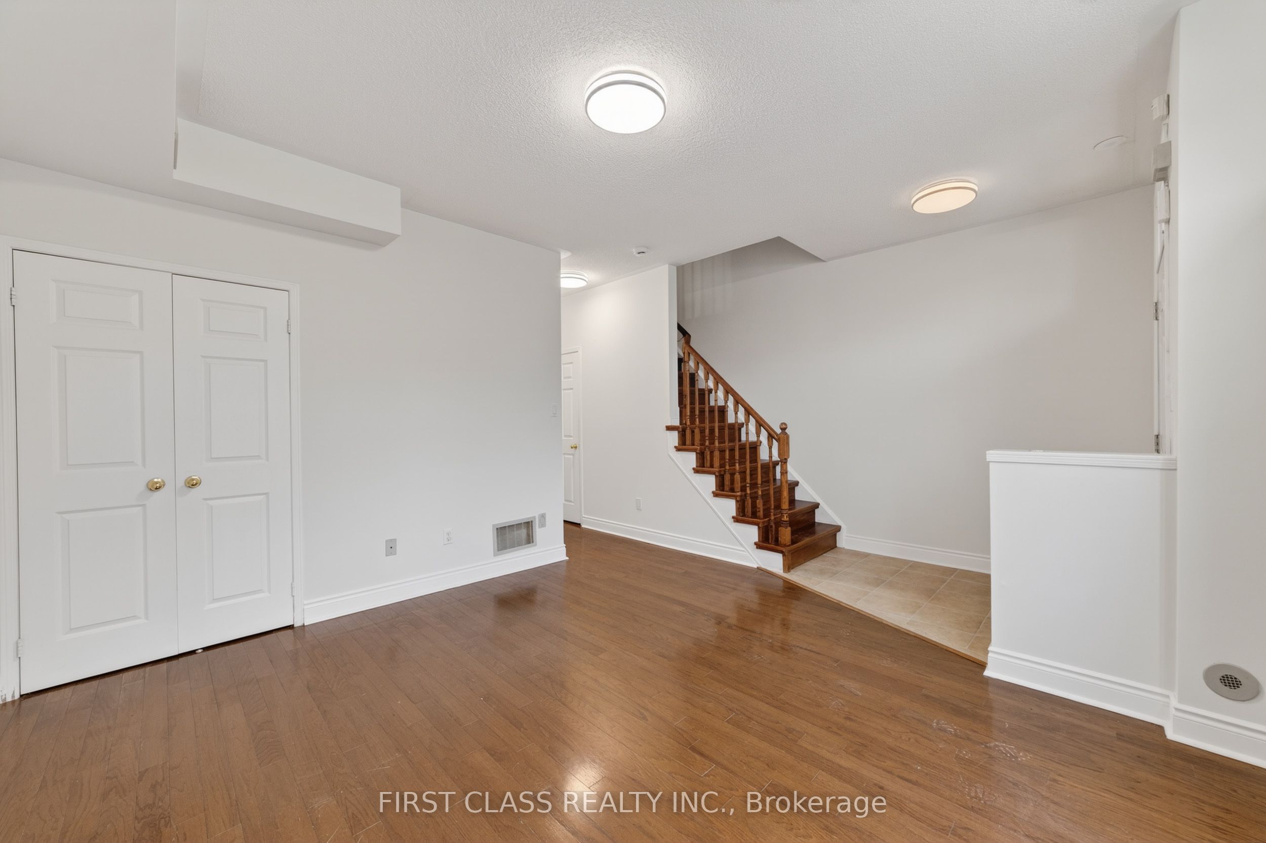 3076 Lake Shore Boulevard W Th10, Toronto, ON M8V 1K3 photo 4