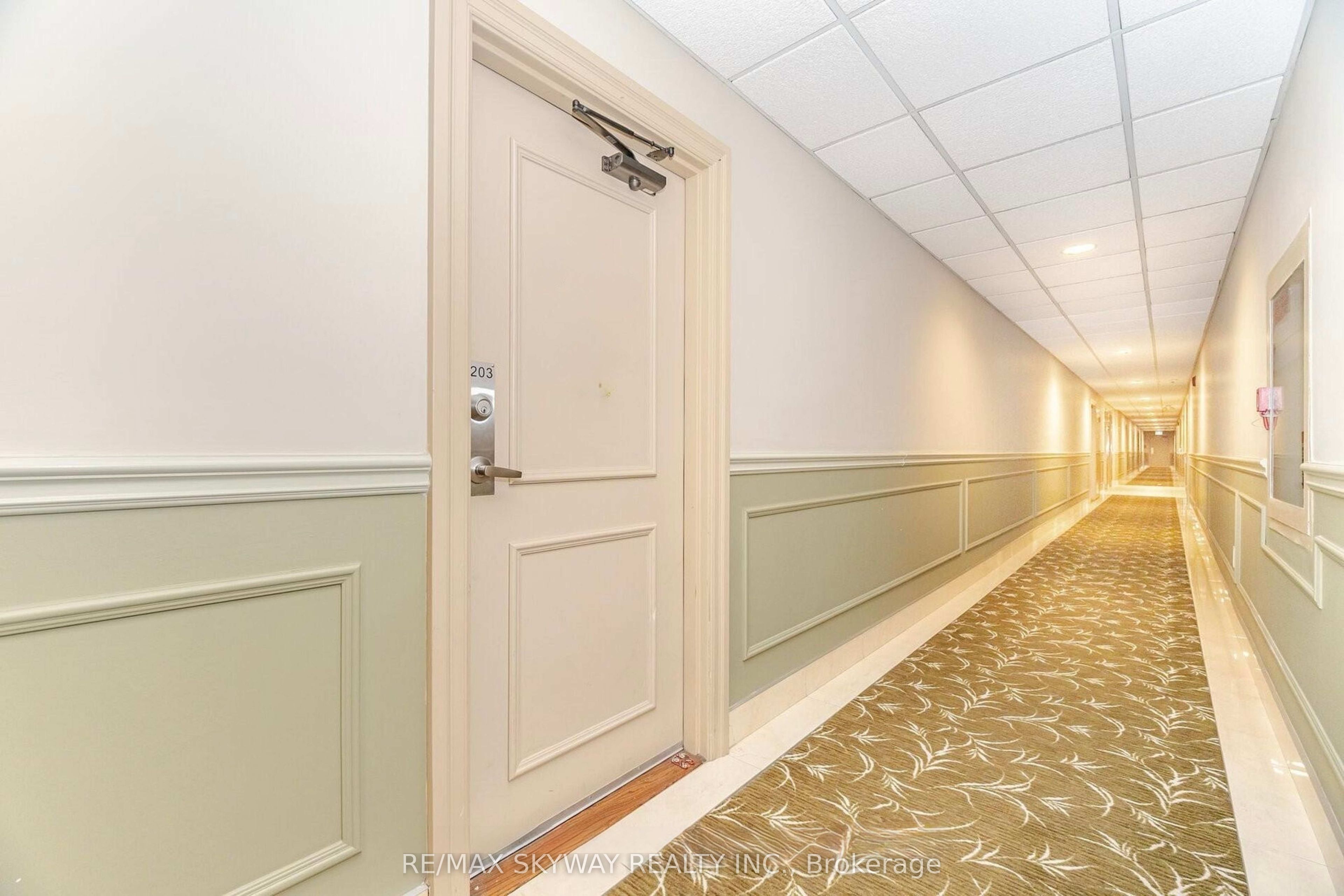 1615 Bloor Street 1203, Mississauga, ON L4X 1S2 photo 2
