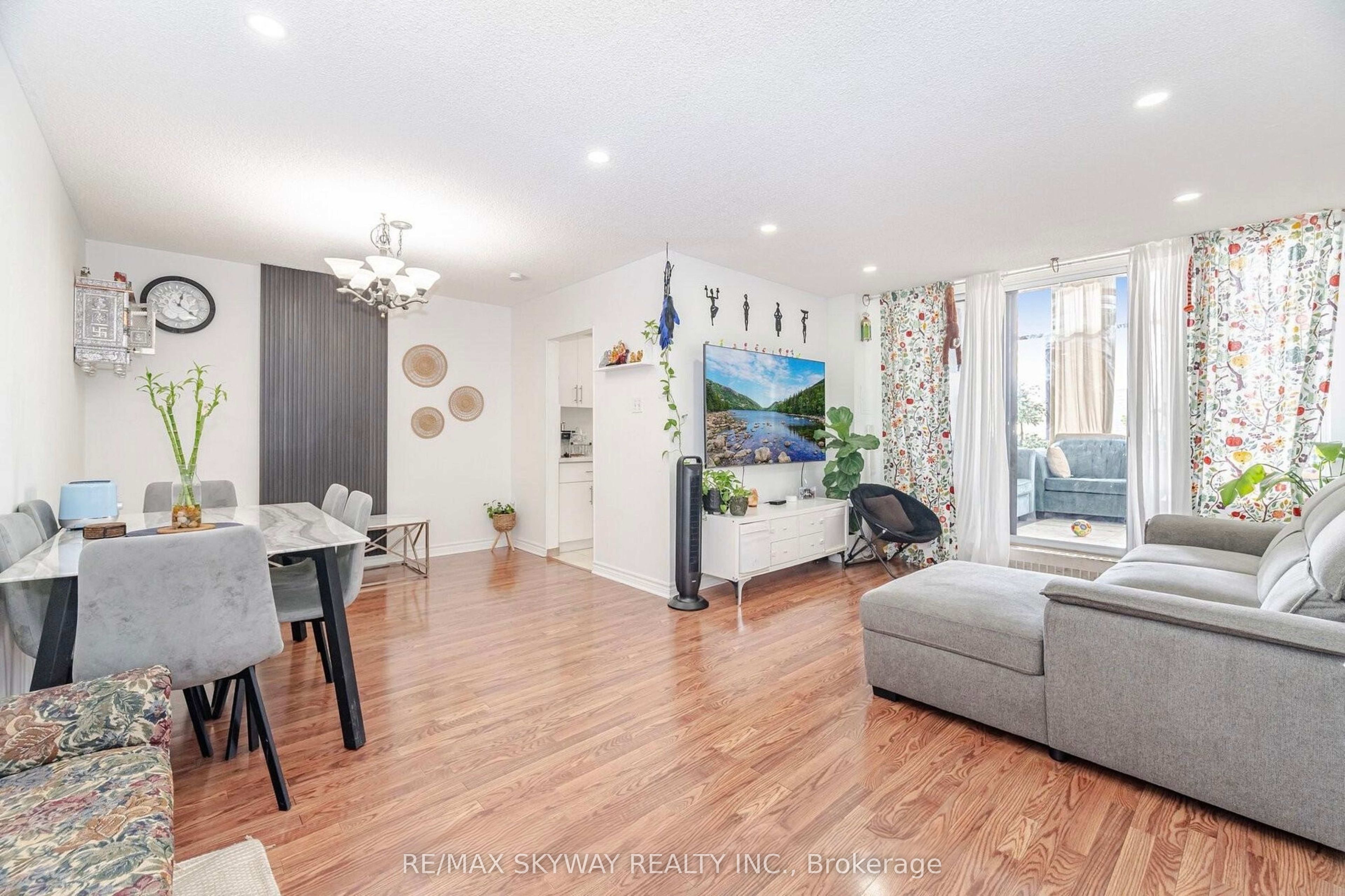 1615 Bloor Street 1203, Mississauga, ON L4X 1S2 photo 4