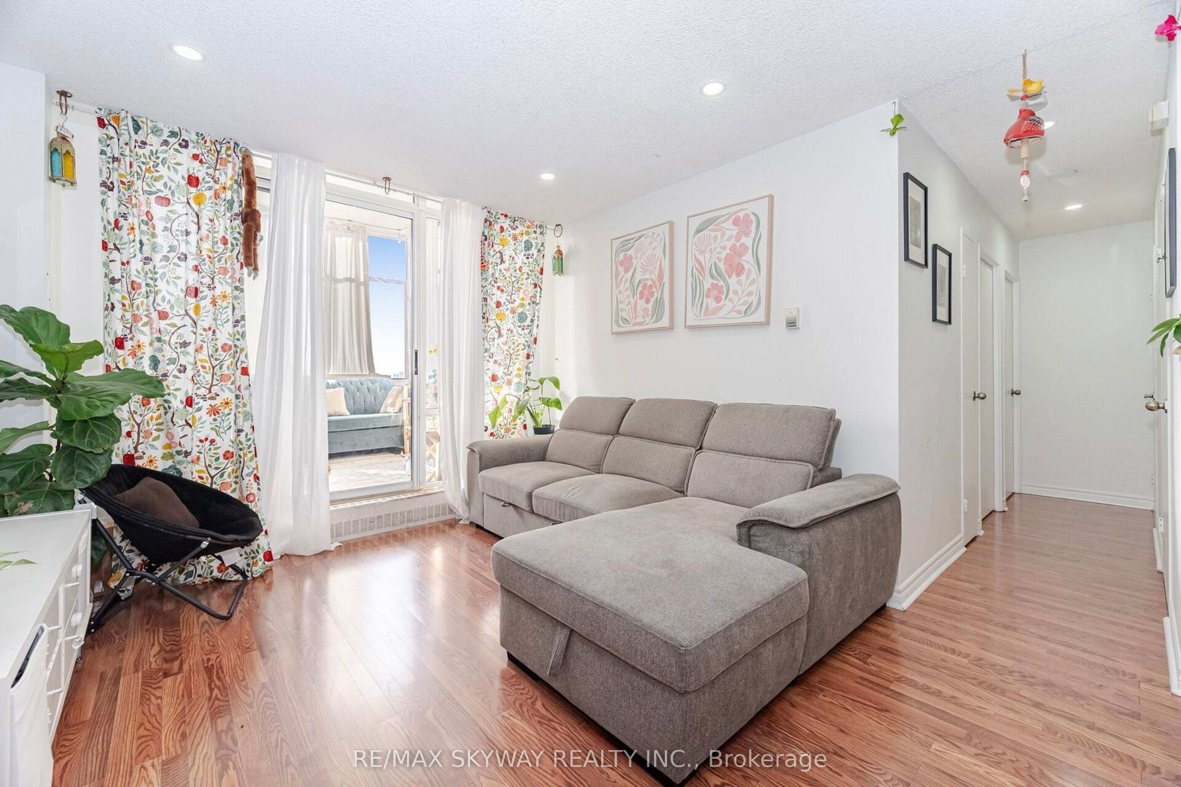 1615 Bloor Street 1203, Mississauga, ON L4X 1S2 photo 5