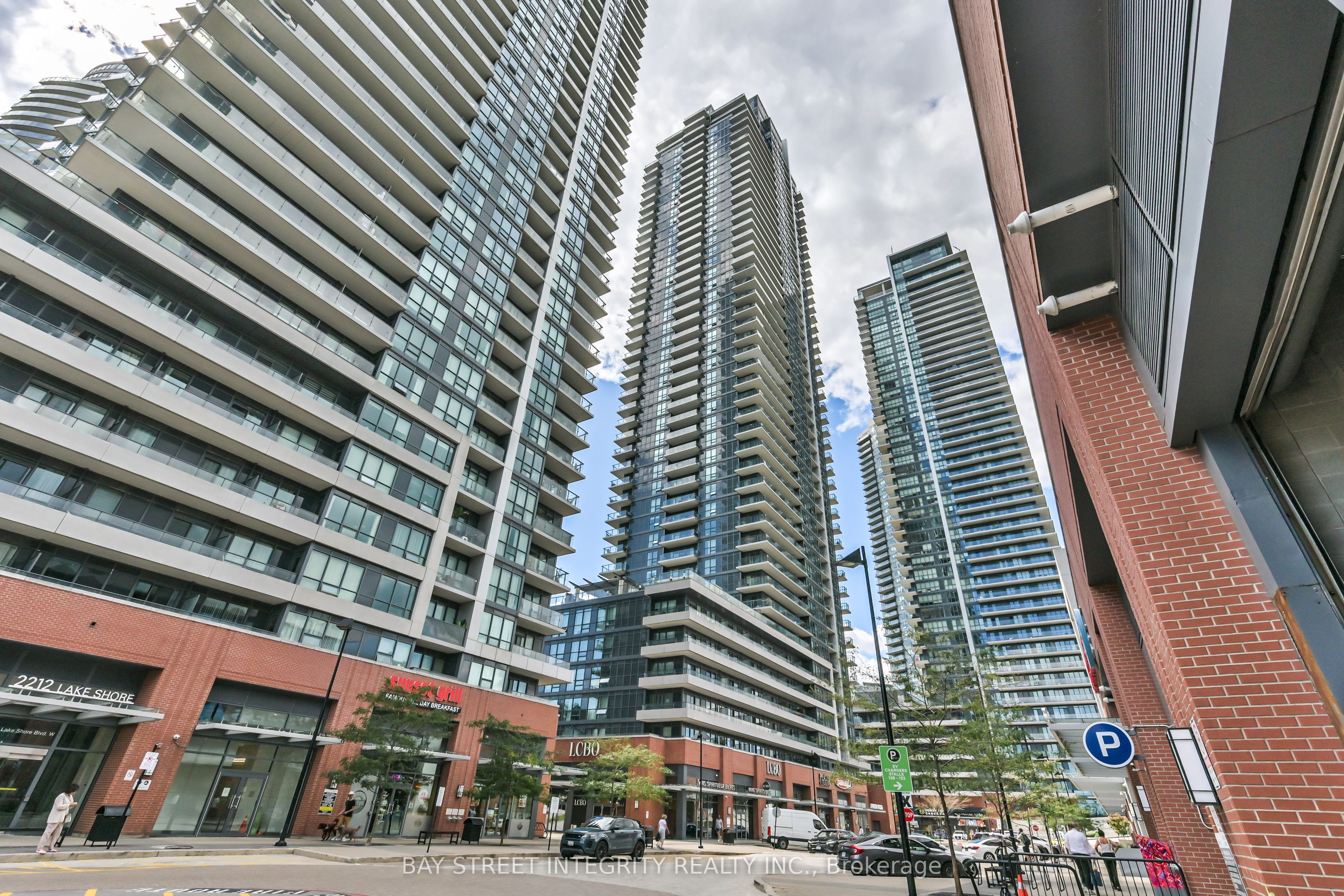 2220 Lakeshore Boulevard W 4301, Toronto, ON M8V 0C1