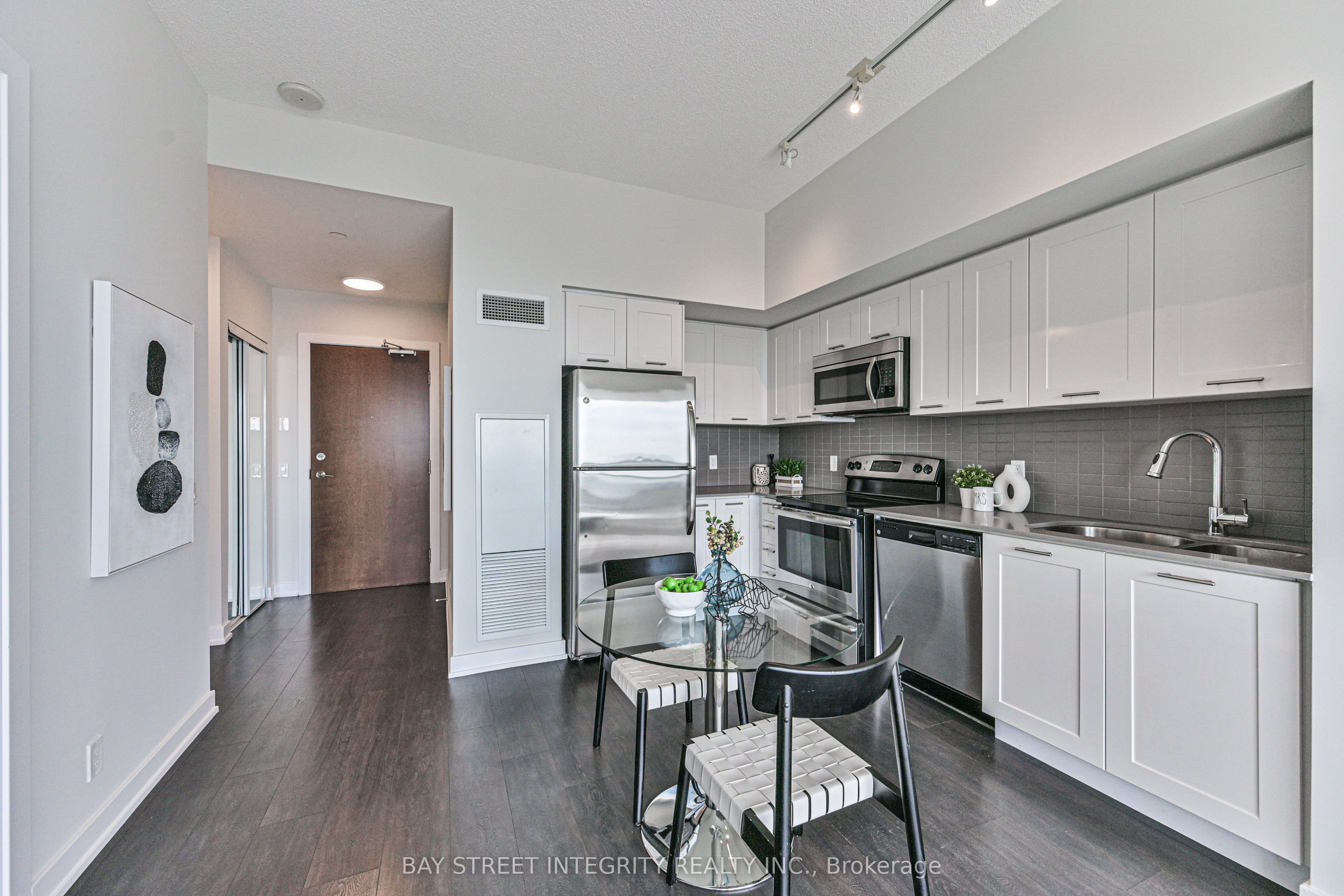 2220 Lakeshore Boulevard W 4301, Toronto, ON M8V 0C1 photo 5