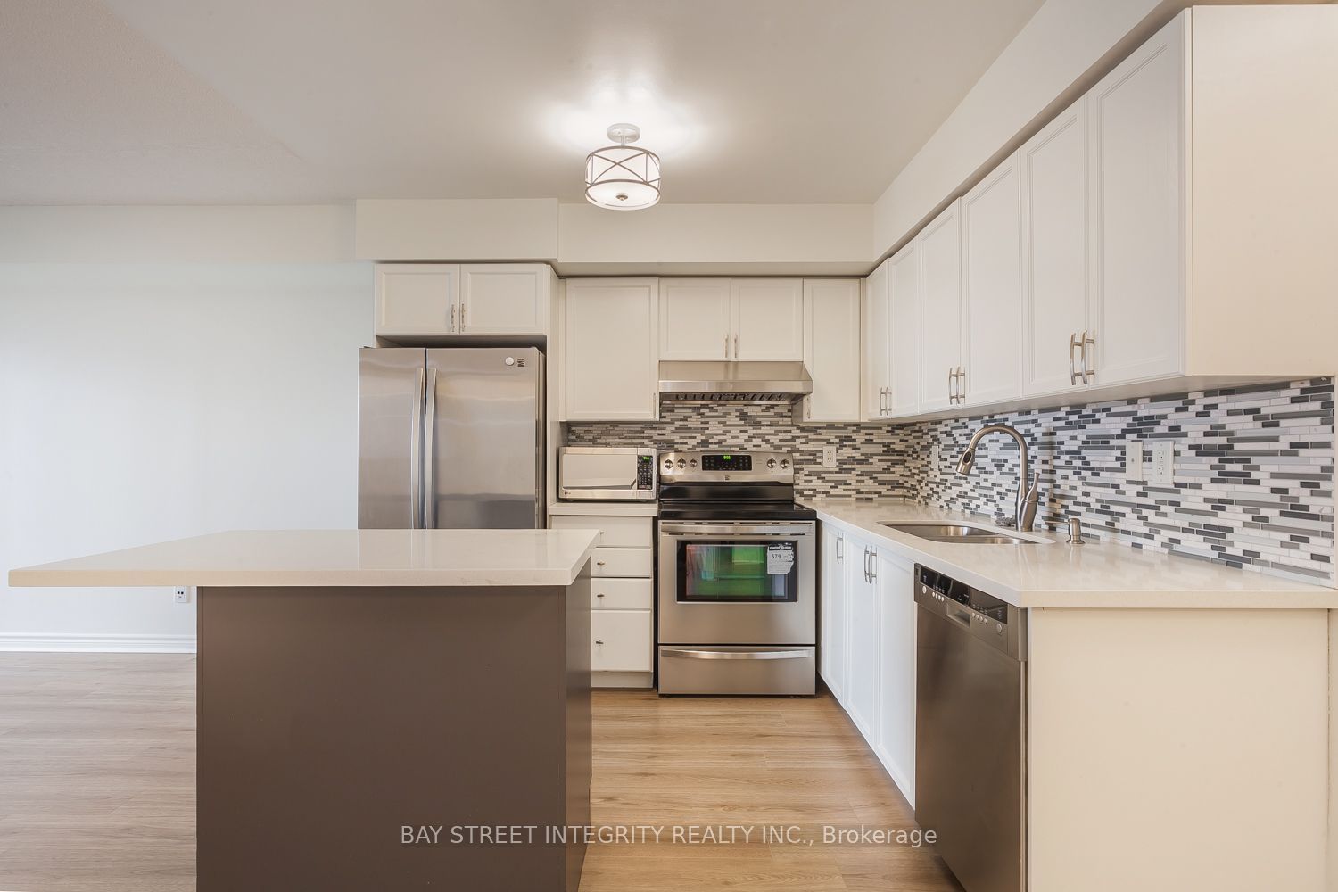 3888 Duke Of York Boulevard 2328, Mississauga, ON L5B 4P5 photo 2