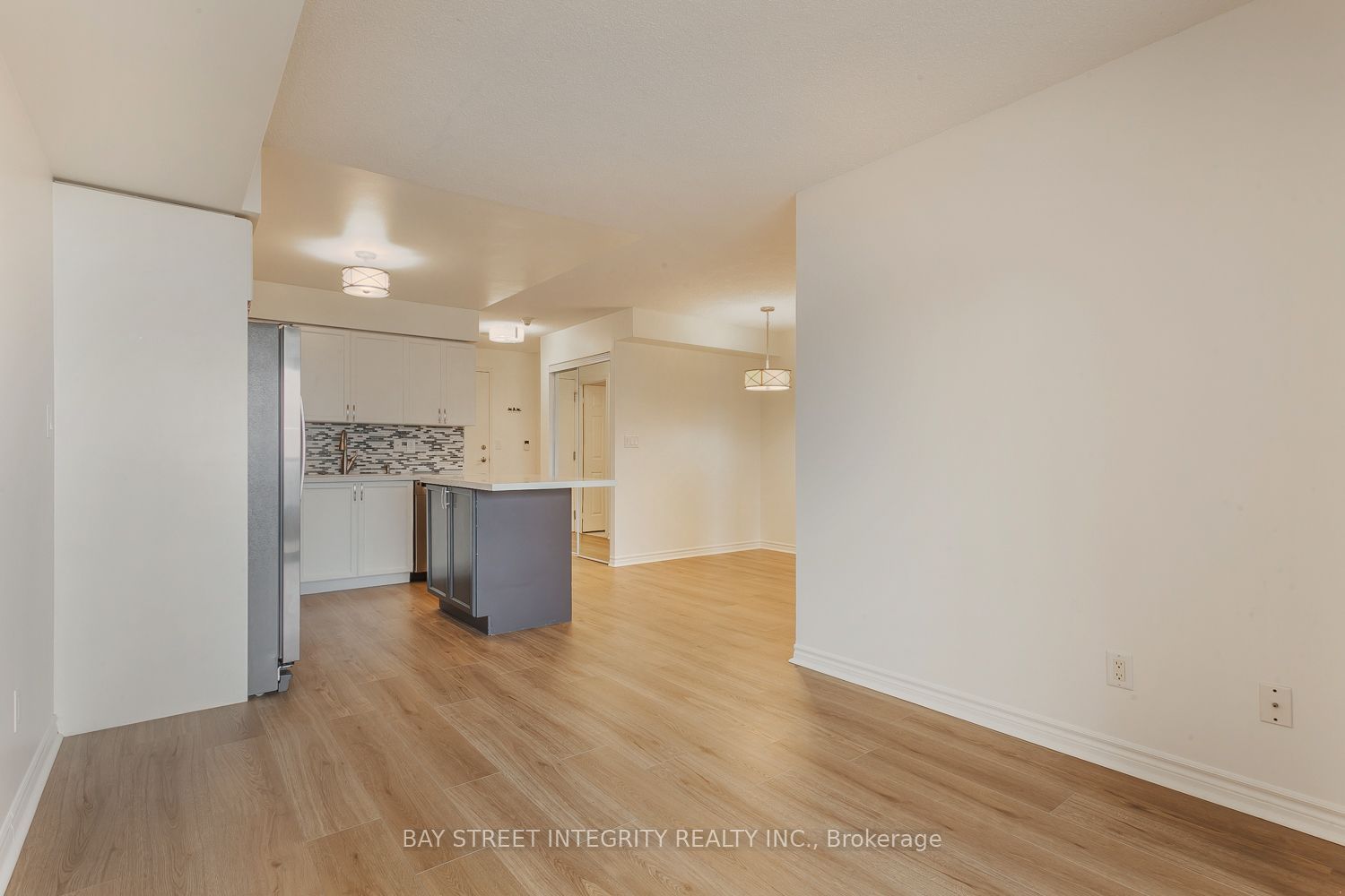 3888 Duke Of York Boulevard 2328, Mississauga, ON L5B 4P5 photo 5