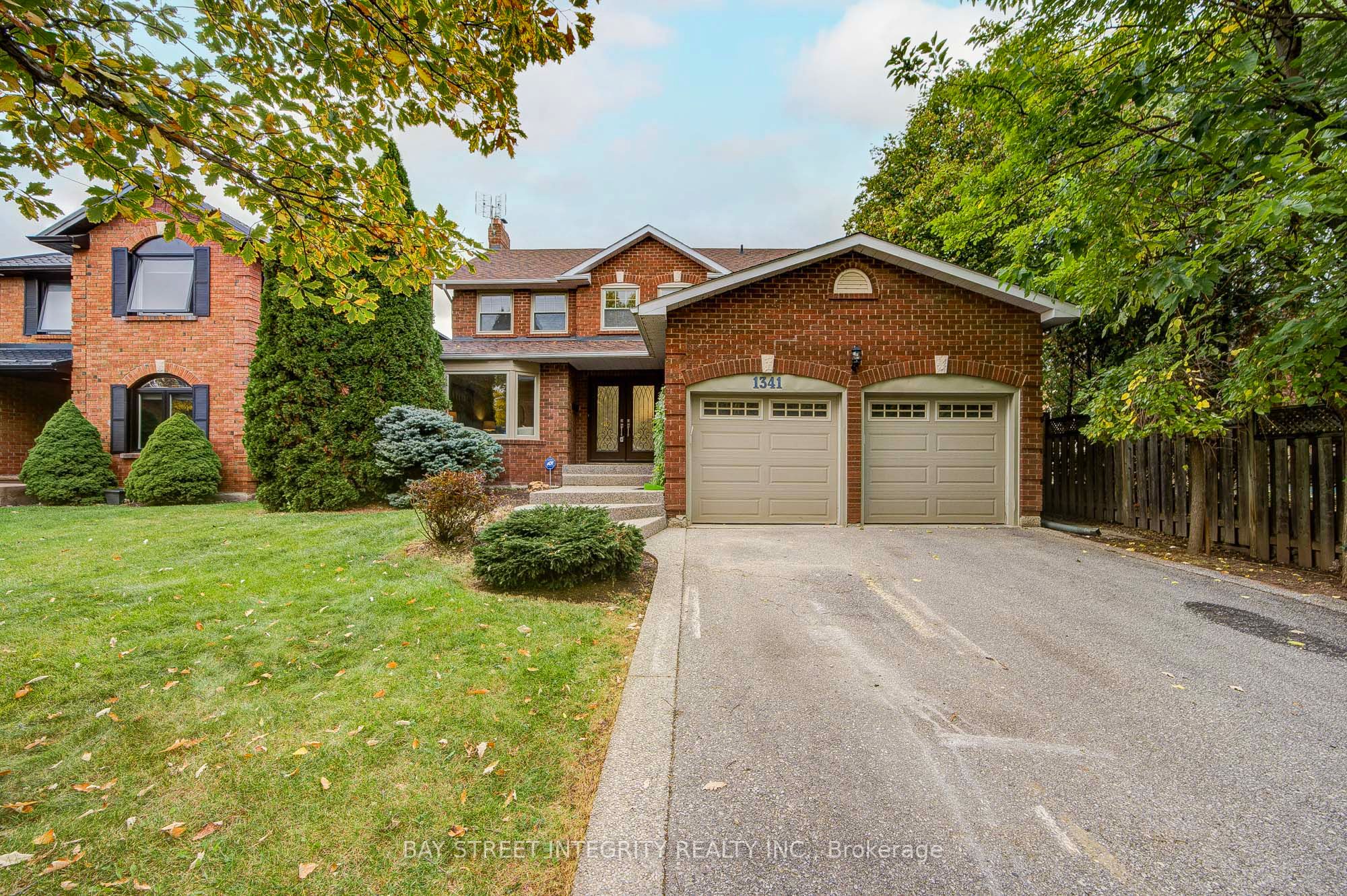 1341 Old English Lane, Oakville, ON L6M 2P9