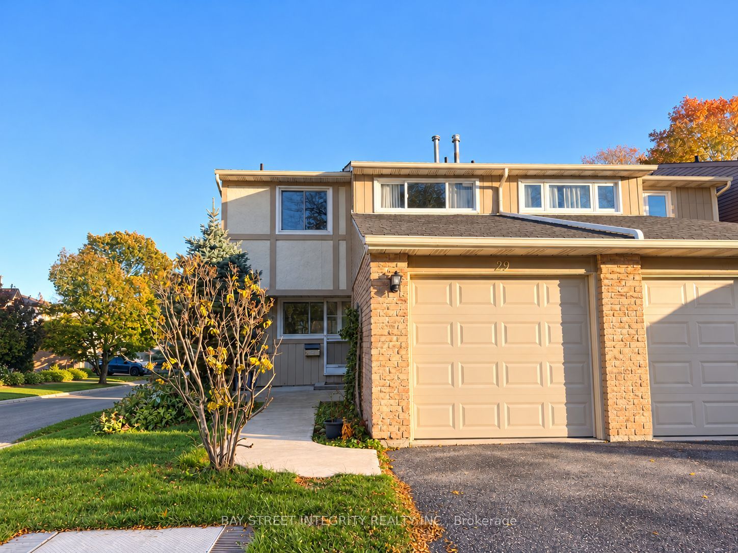 1580 Lancaster Drive 29, Oakville, ON L6H 2Z5 photo 2