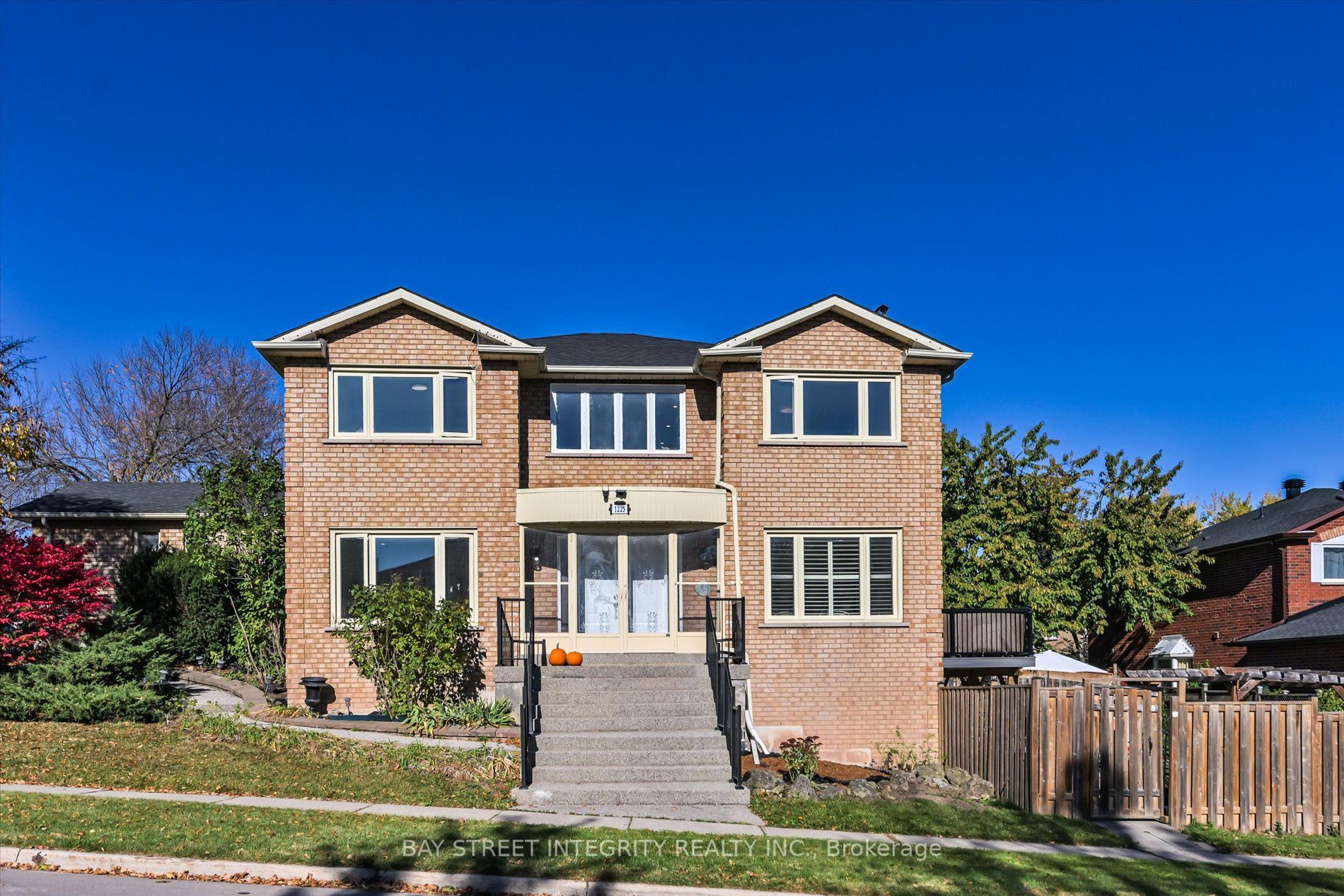 1225 Winterbourne Drive, Oakville, ON L6J 7G2 photo 2