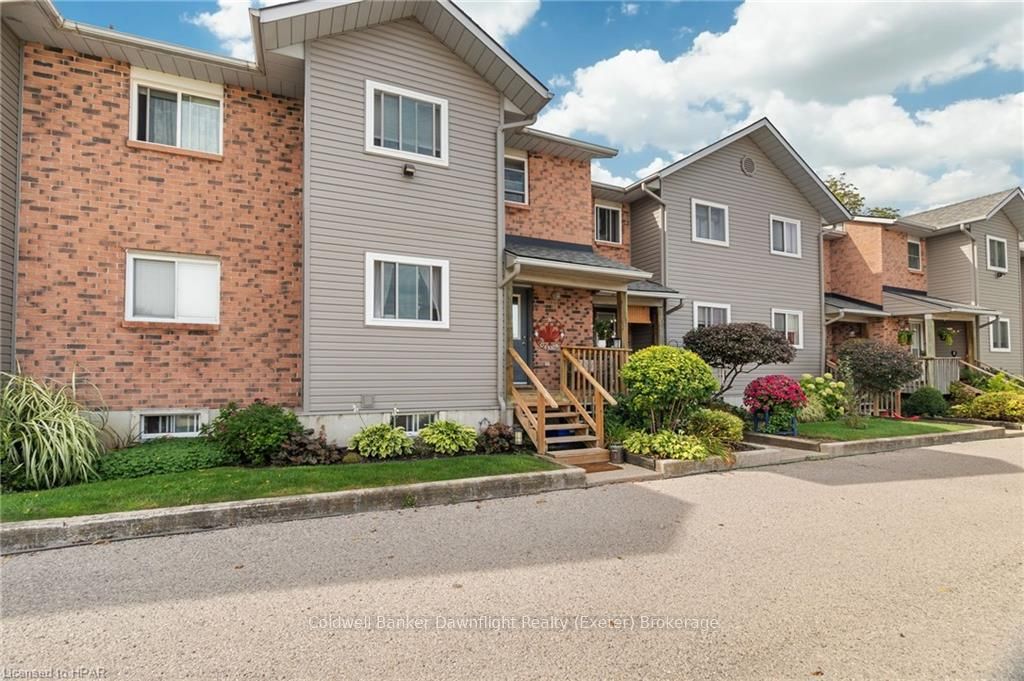 18 SAUBLE RIVER Road 6, Lambton Shores, ON N0M 1T0 photo 2