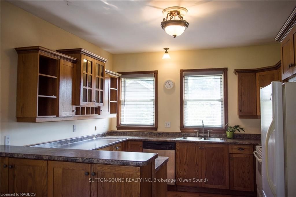 8 ELIZABETH Drive, South Bruce Peninsula, ON N0H 1A0 photo 4