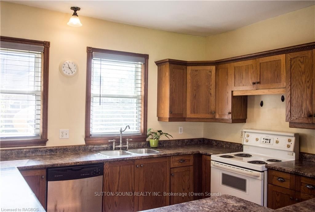 8 ELIZABETH Drive, South Bruce Peninsula, ON N0H 1A0 photo 5