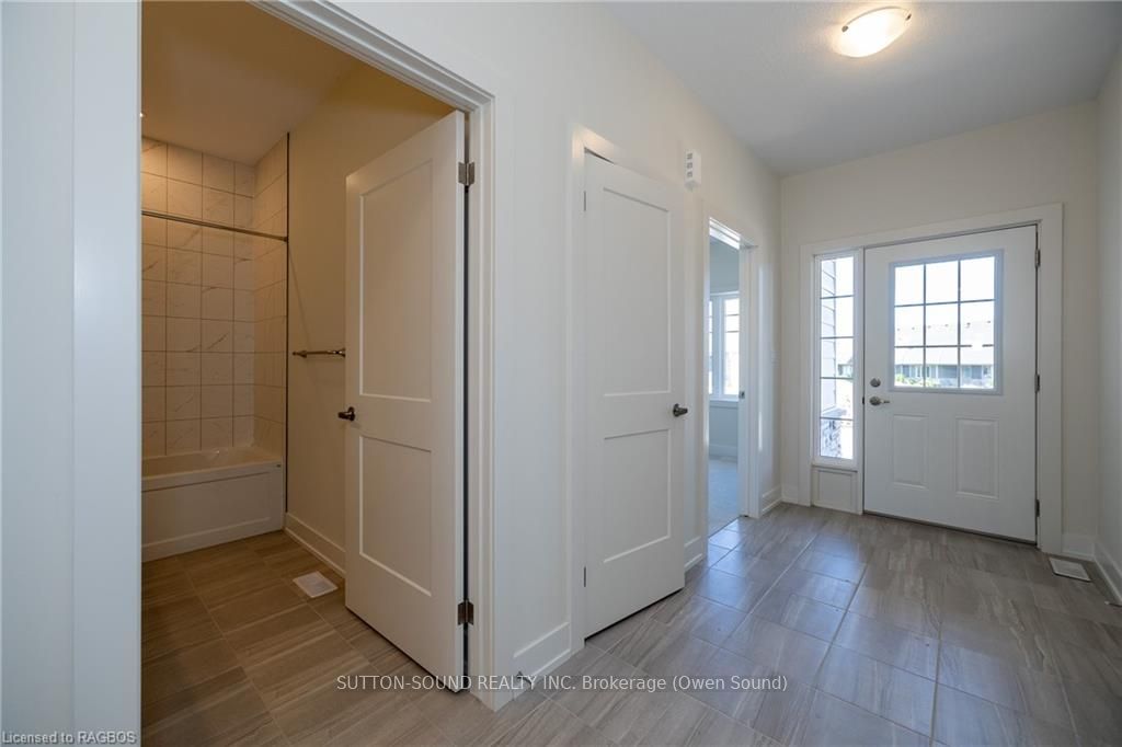181 HAWTHORN Crescent, Georgian Bluffs, ON N0H 1S0 photo 4