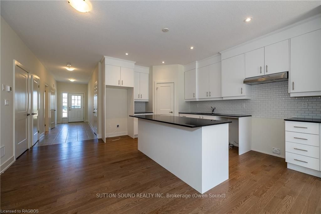 181 HAWTHORN Crescent, Georgian Bluffs, ON N0H 1S0 photo 5