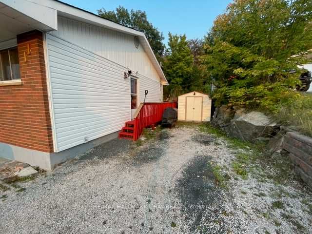 85 Mississauga Avenue, Elliot Lake, ON P5A 1E1 photo 2