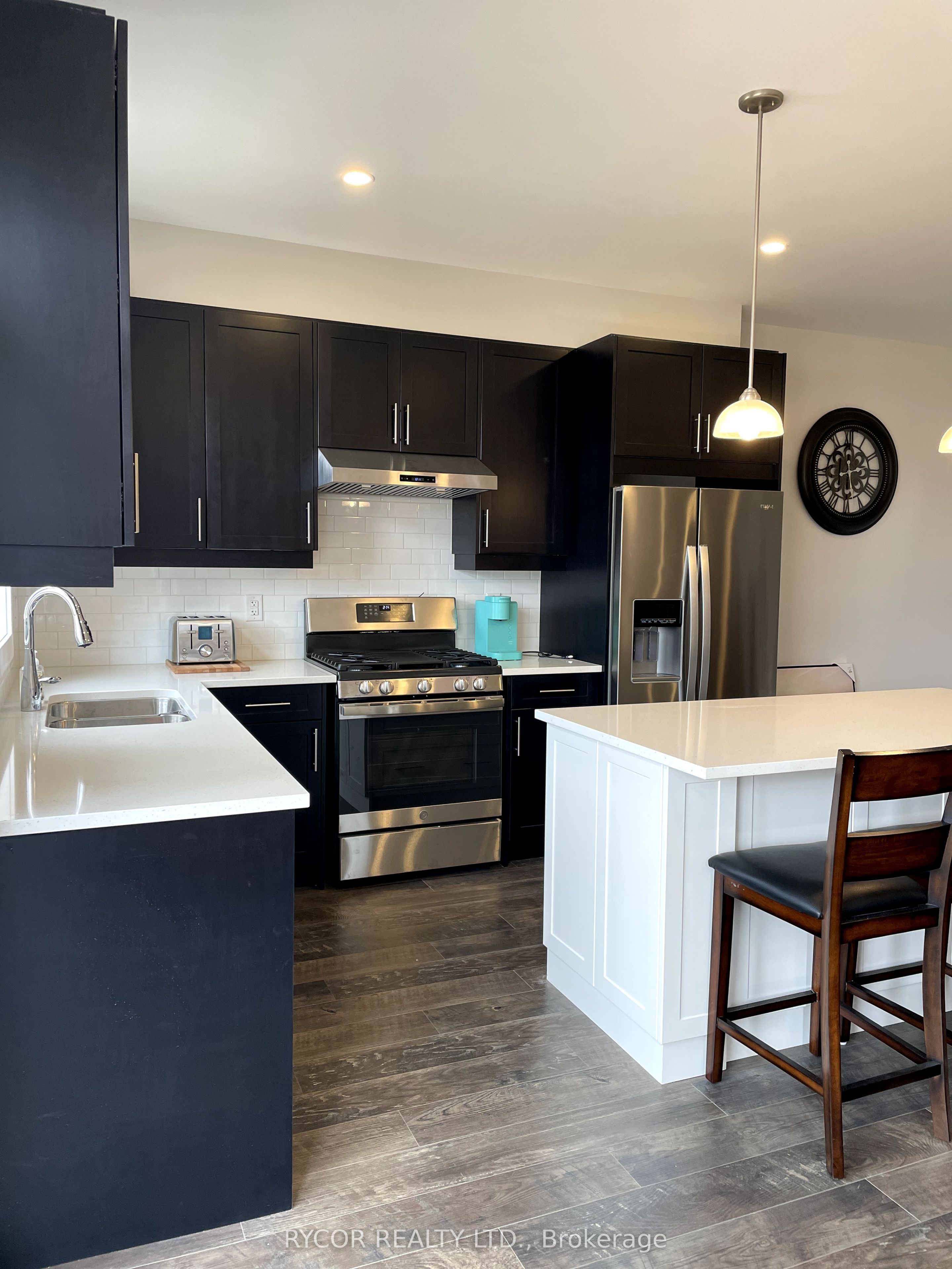 148 Sycamore Street S, Blue Mountains, ON L9Y 4E4 photo 3
