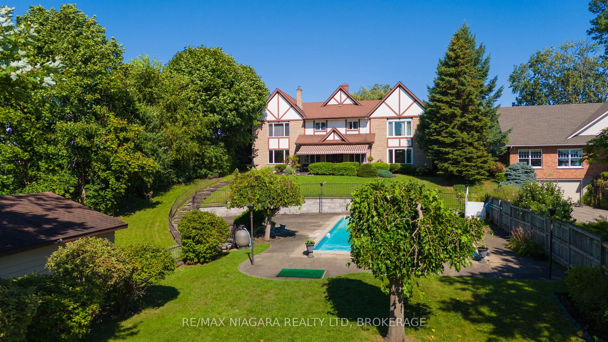 140 LAKESHORE Road, Fort Erie, ON L2A 1B2 photo 3