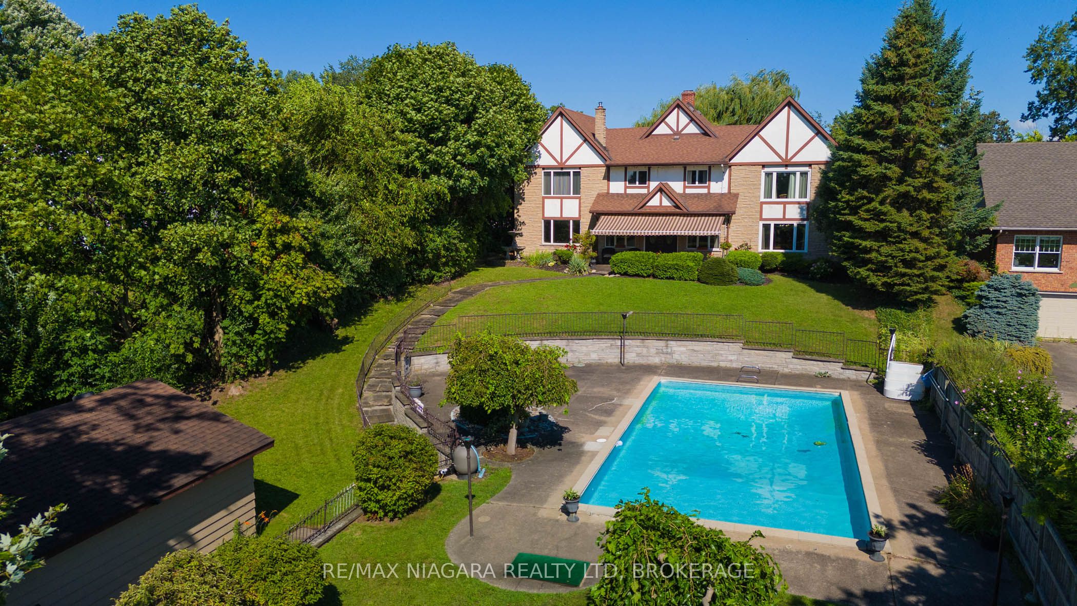 140 LAKESHORE Road, Fort Erie, ON L2A 1B2 photo 4