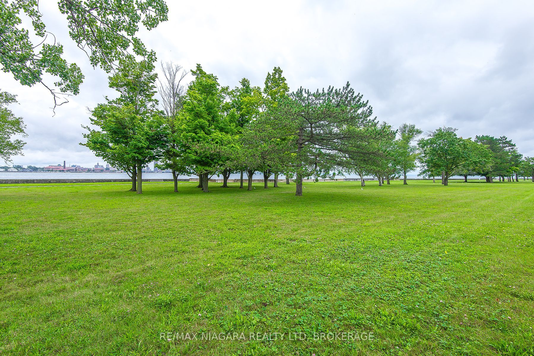 140 LAKESHORE Road, Fort Erie, ON L2A 1B2 photo 5