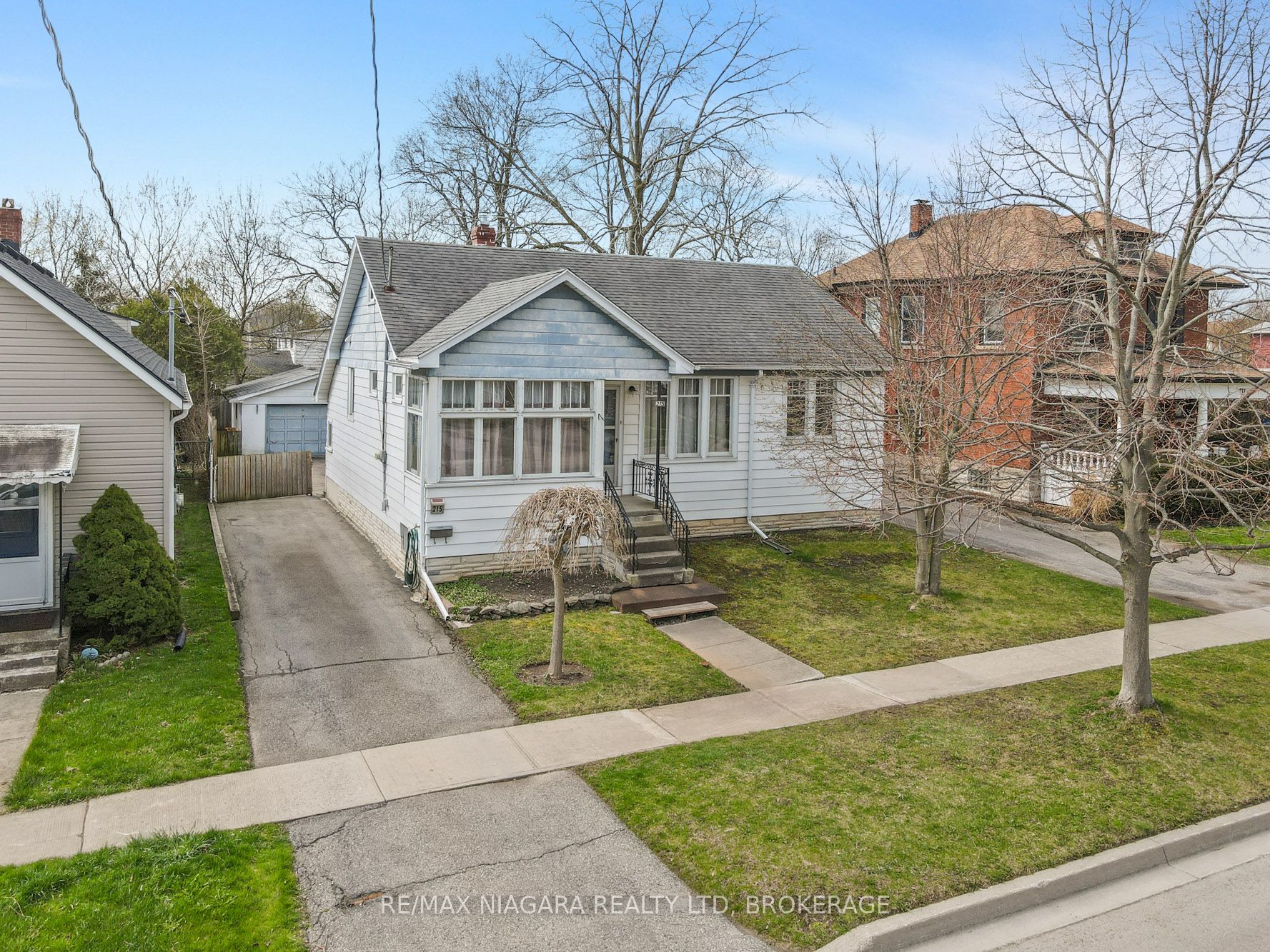 215 Phipps Street, Fort Erie, ON L2A 2V4 photo 4