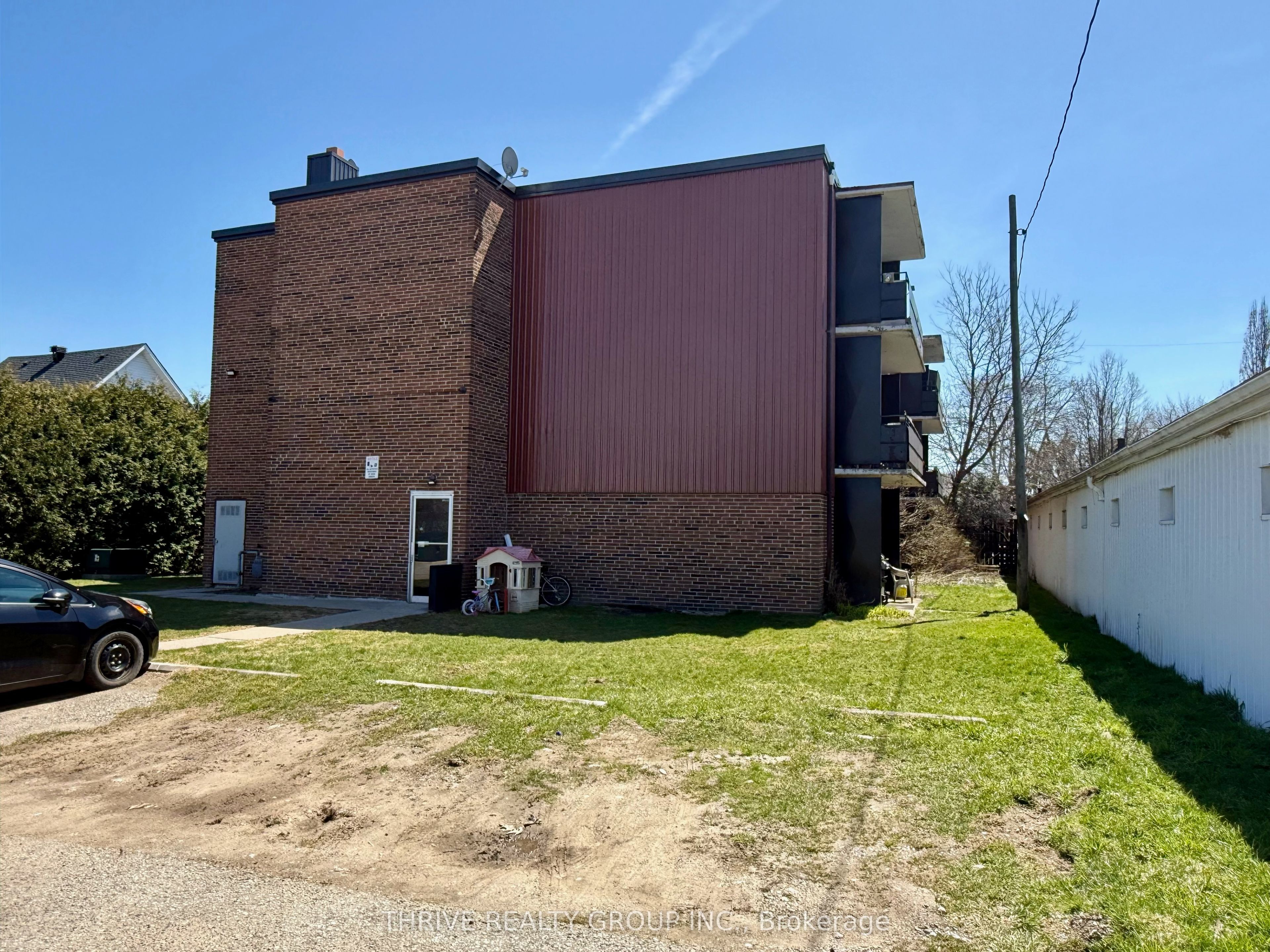 1576 Caledonia Street, London East, ON N5W 2W7 photo 2