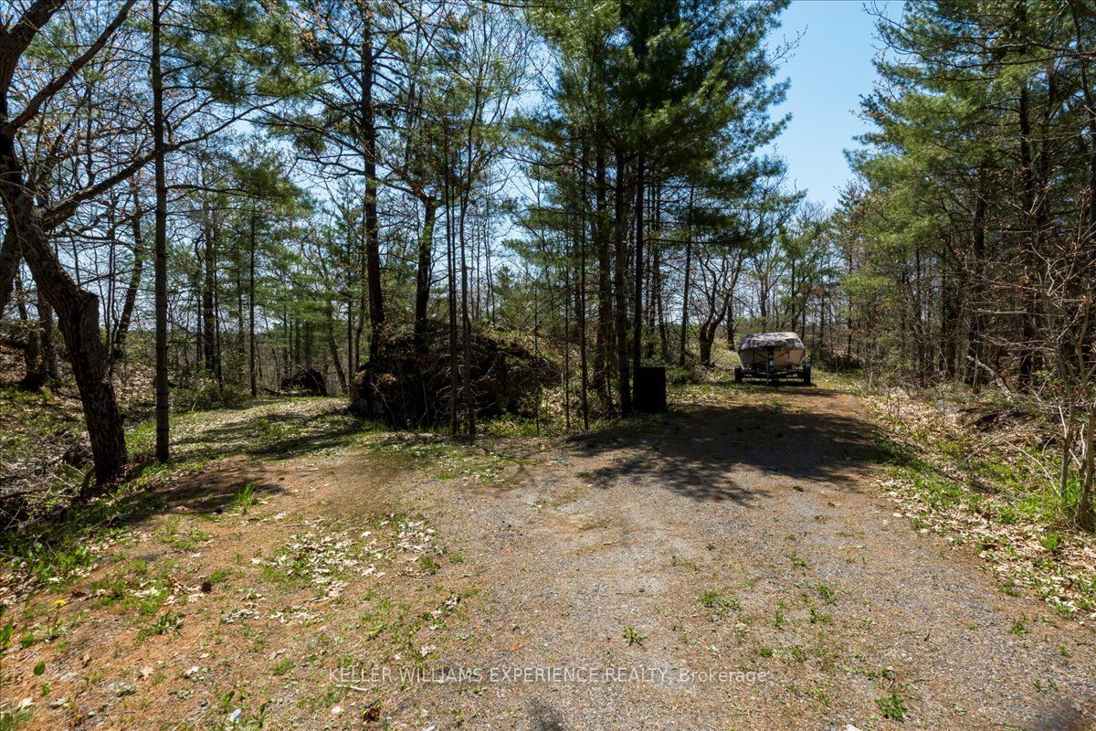 1075 Heintzman Gate, Gravenhurst, ON P0E 1N0 photo 2