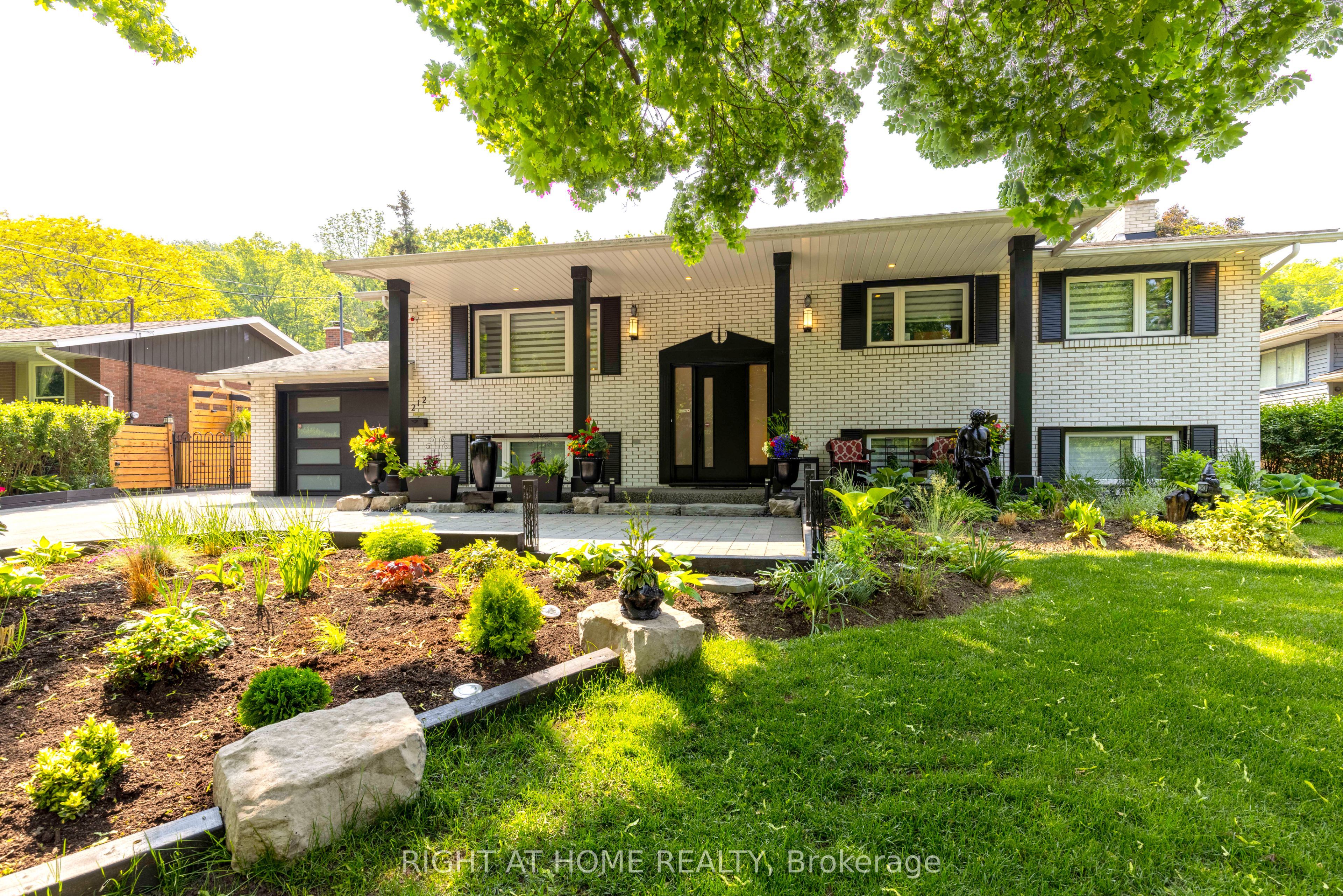 212 Lockhart Drive, St. Catharines, ON L2T 1X1 photo 2