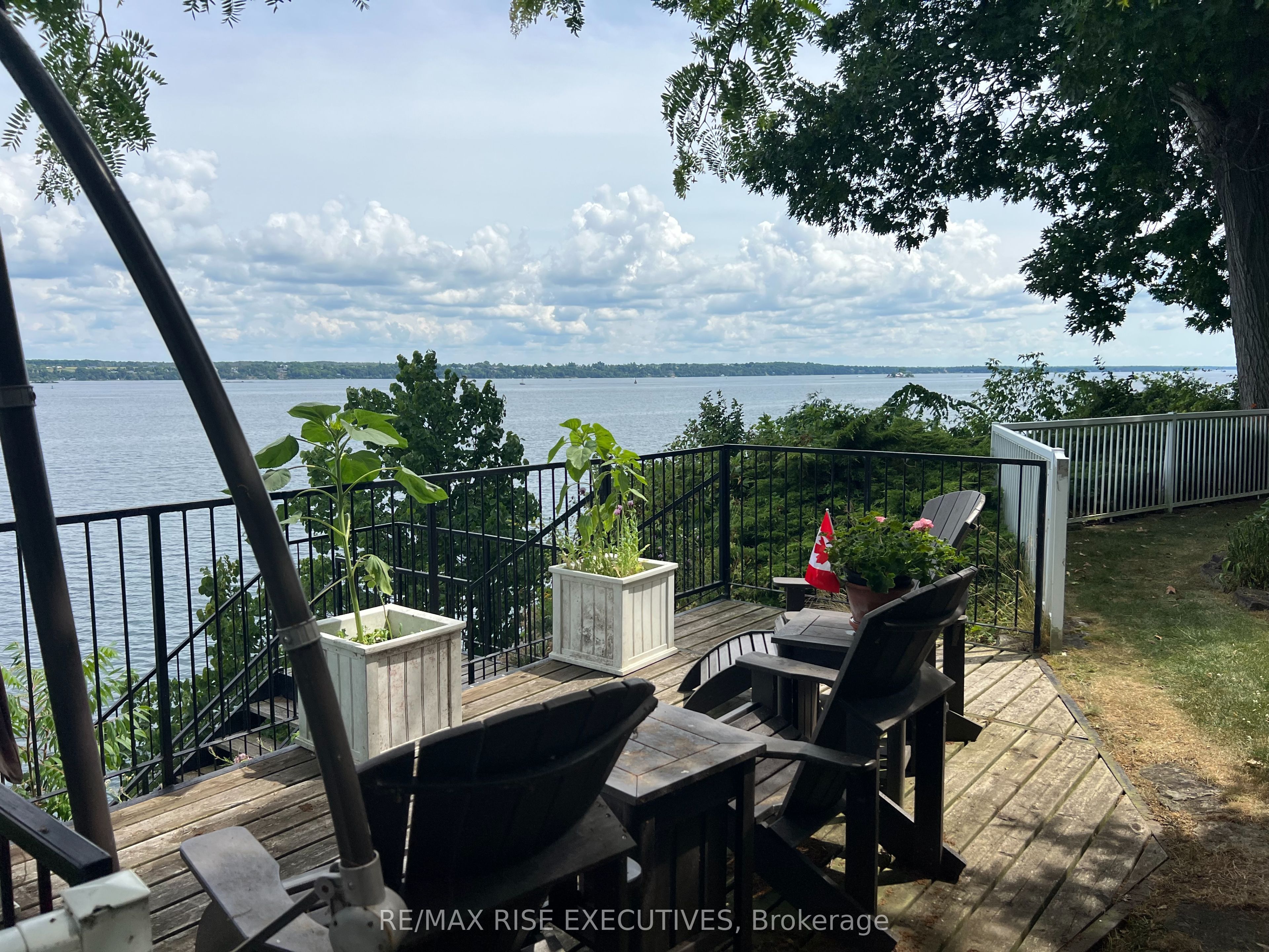 105 Fraser Lane, Elizabethtown-Kitley, ON K6V 7E2 photo 2