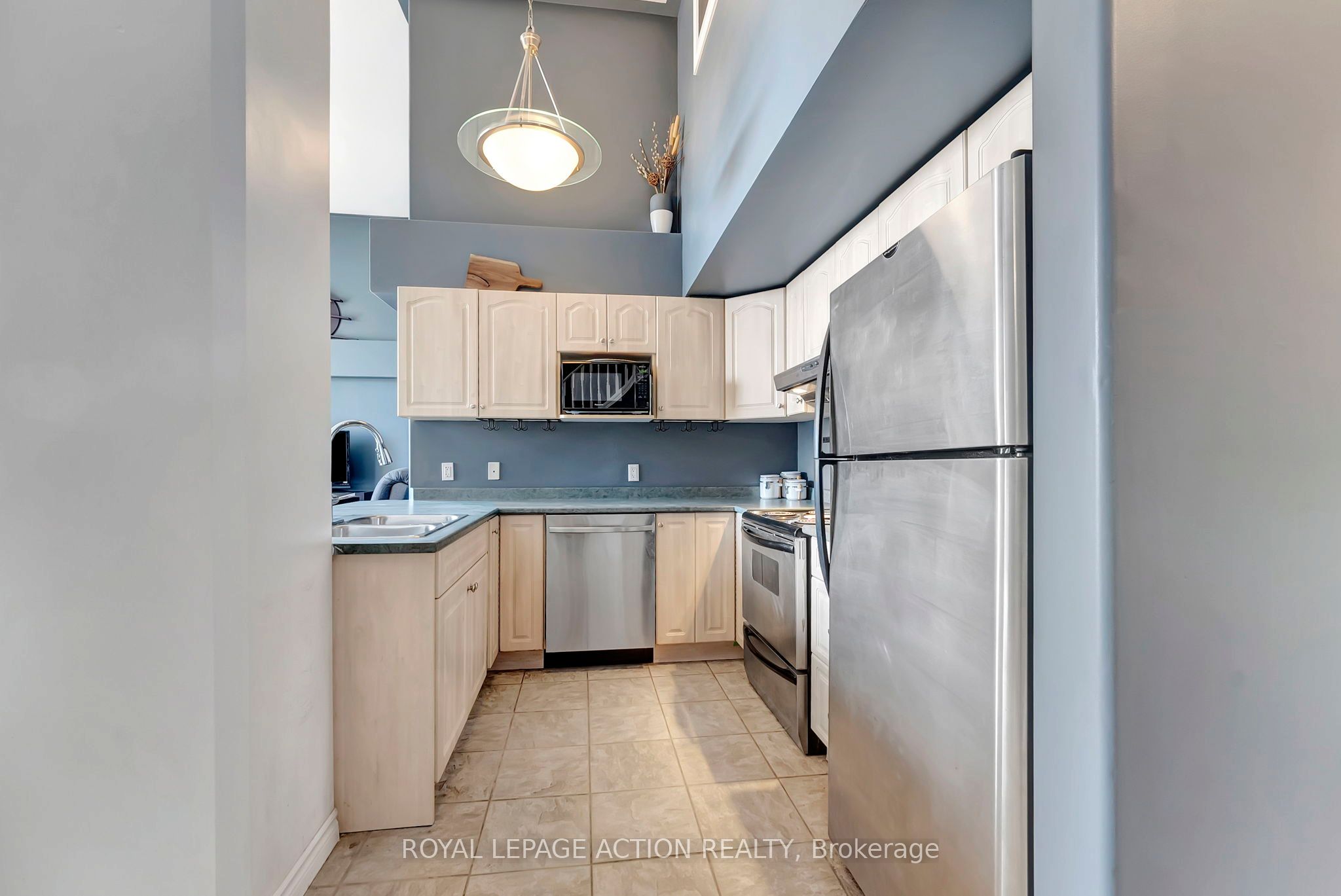 111 Grey Street 212, Brantford, ON N3S 4V8 photo 3