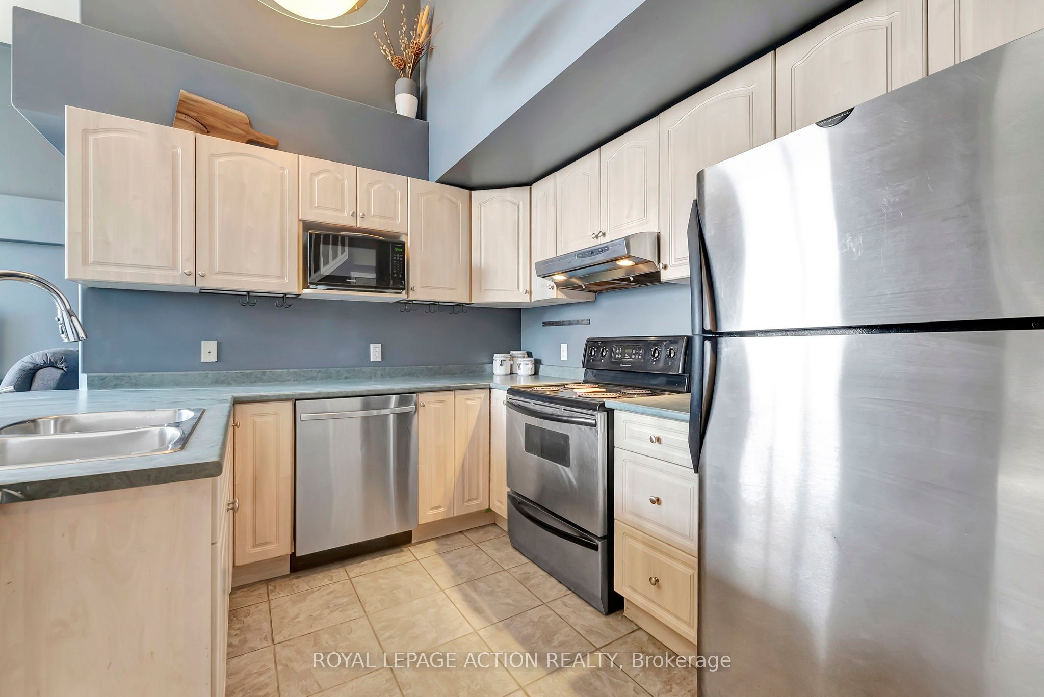 111 Grey Street 212, Brantford, ON N3S 4V8 photo 4