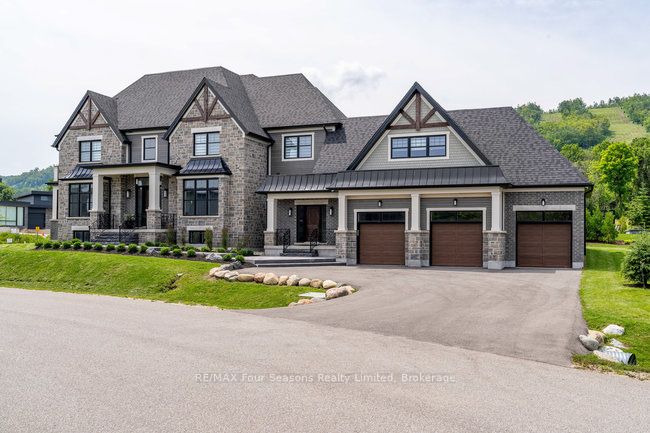 101 Grindelwald Court, Blue Mountains, ON L9Y 0Z8