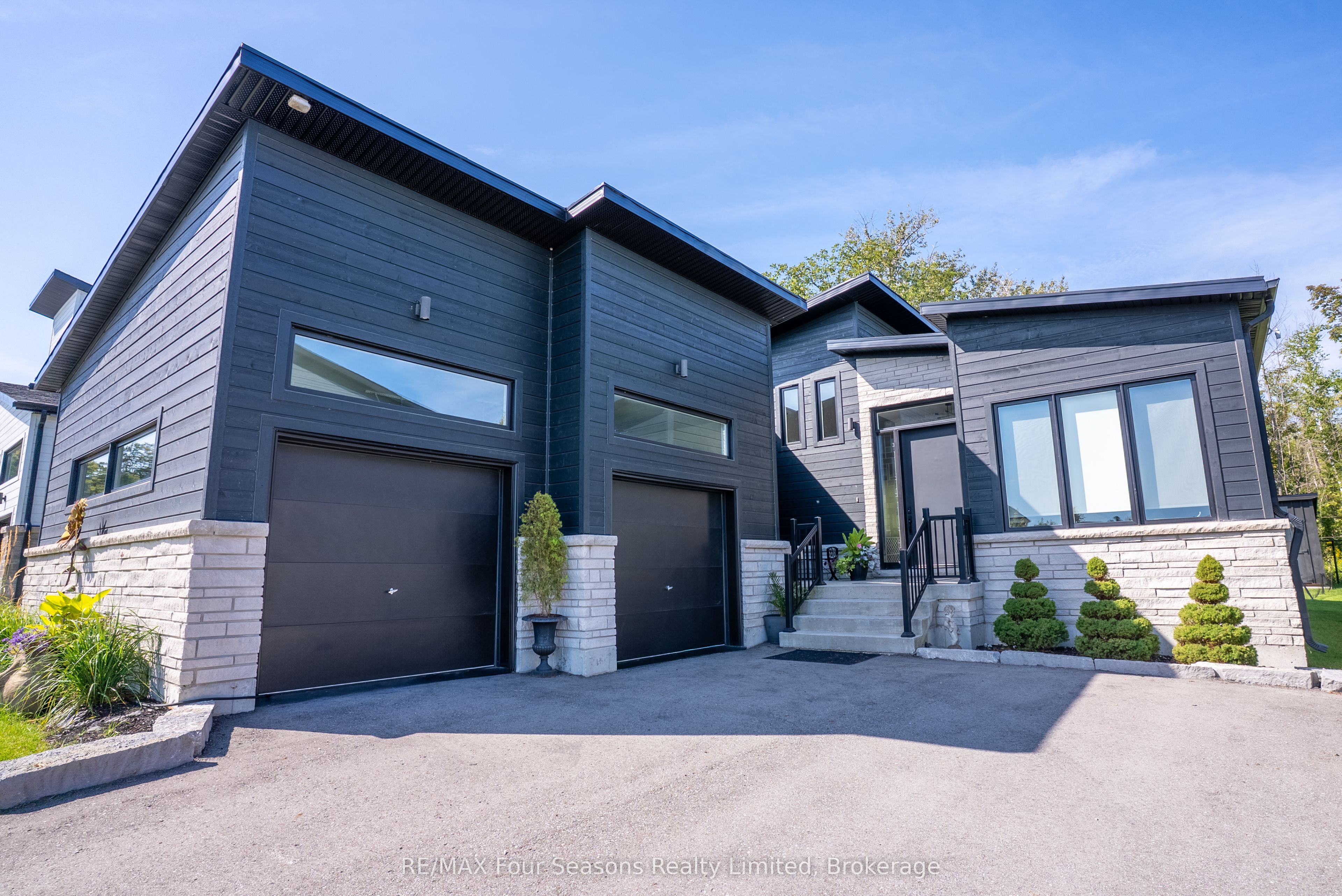 102 Goldie Court, Blue Mountains, ON N0H 1J0 photo 2