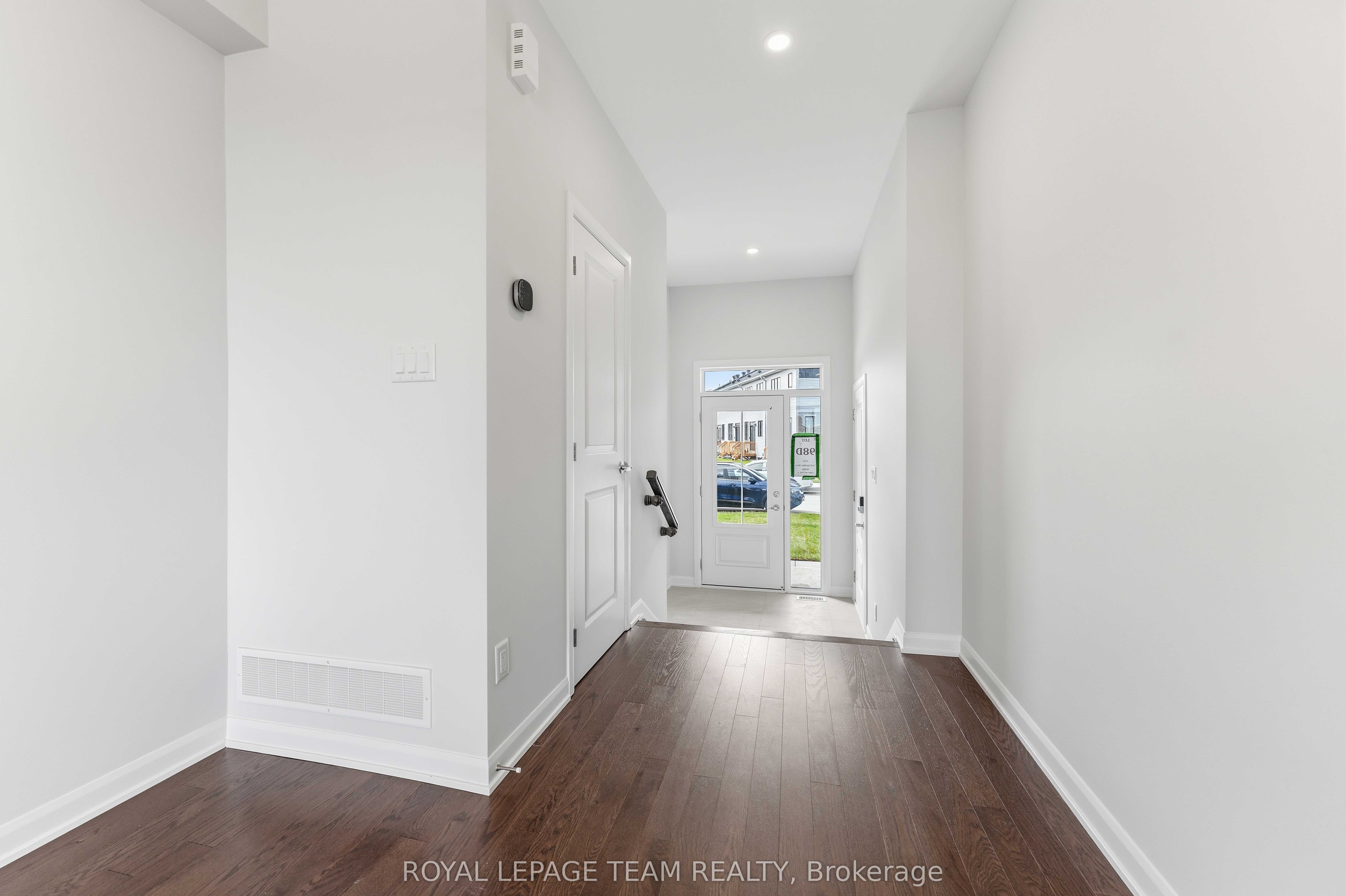 764 Fairline Row, Kanata, ON K2V 0V7 photo 2