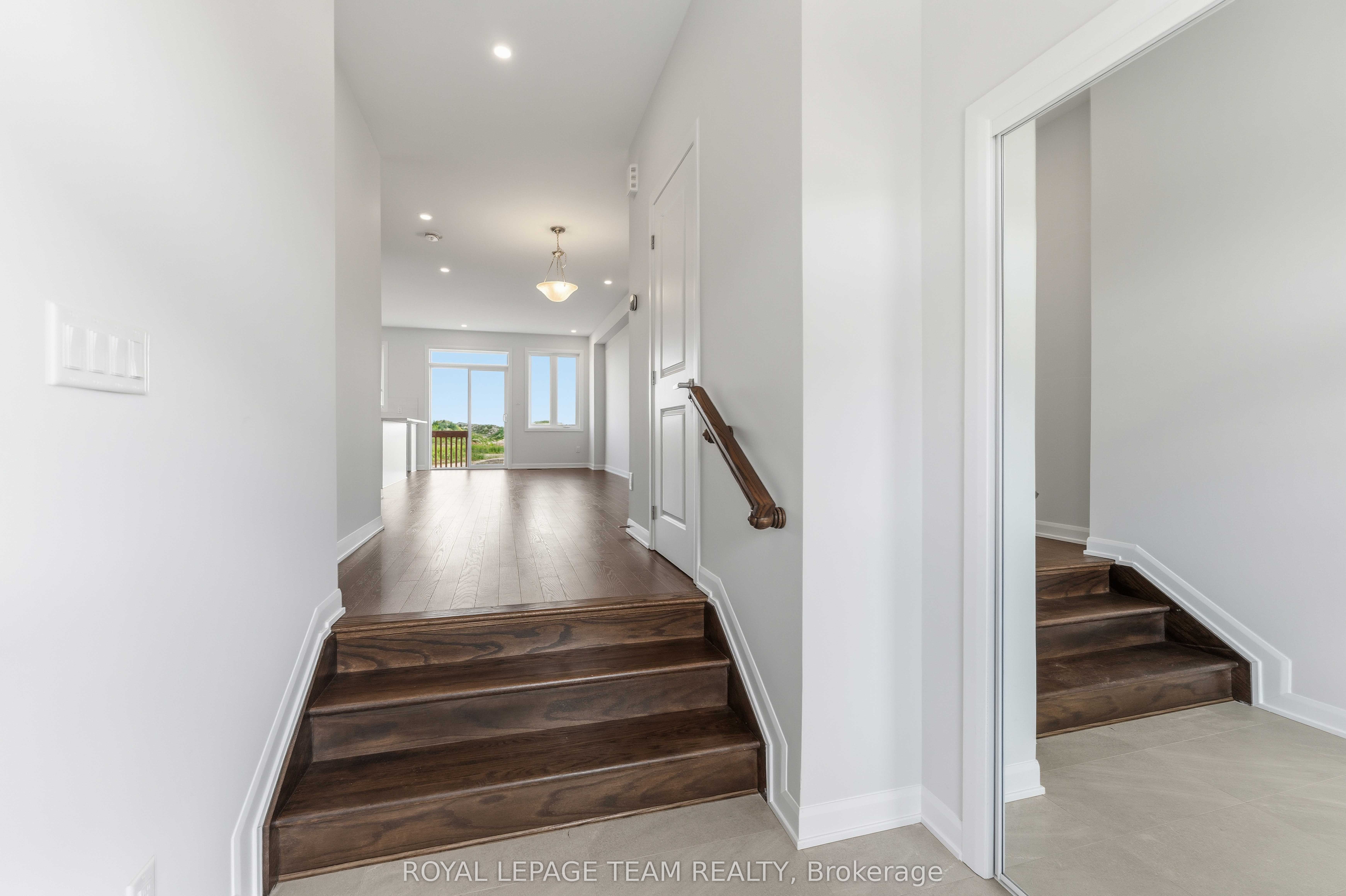 764 Fairline Row, Kanata, ON K2V 0V7 photo 3