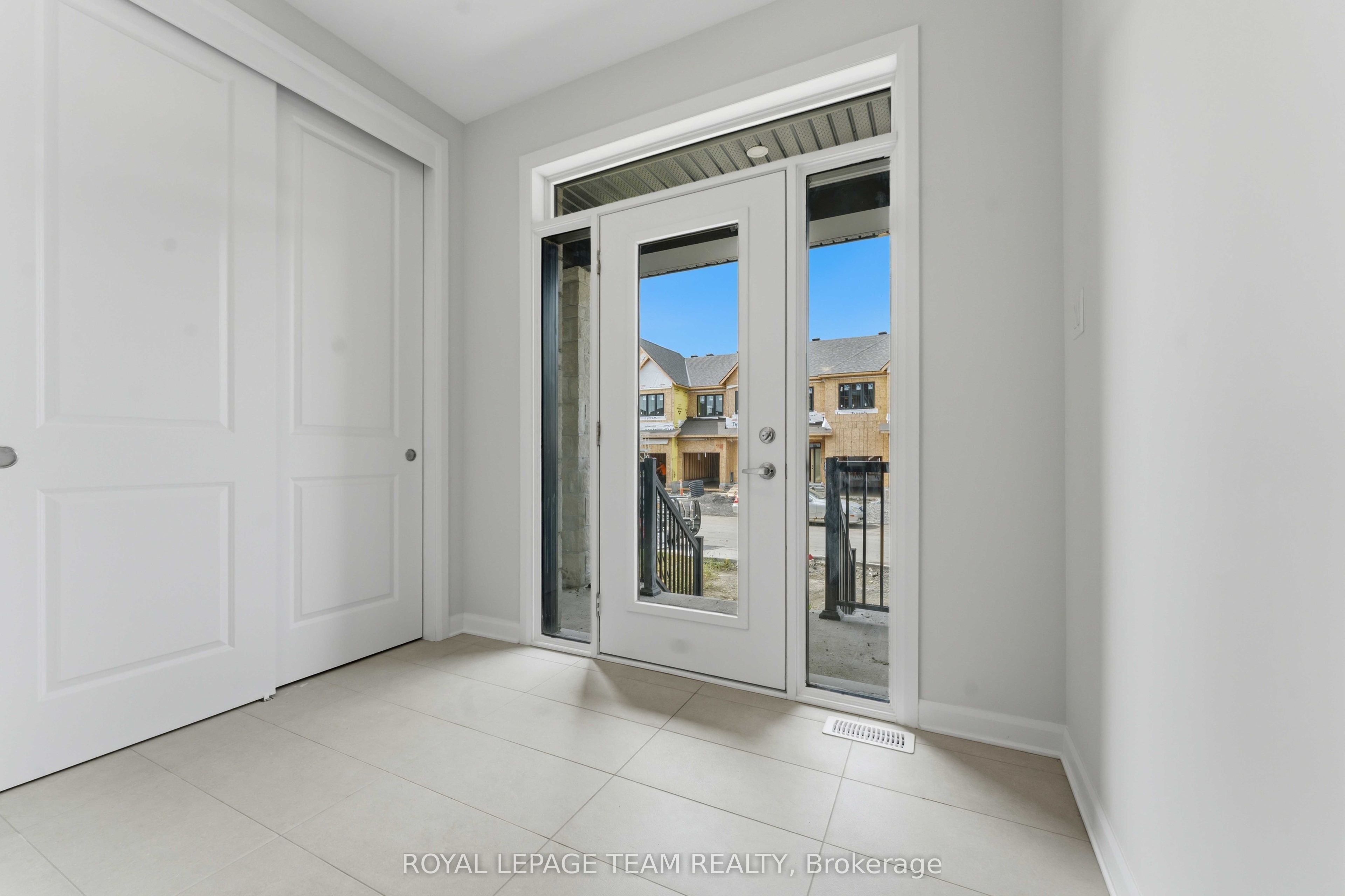 920 Locomotion Lane, Kanata, ON K2V 0V3 photo 3